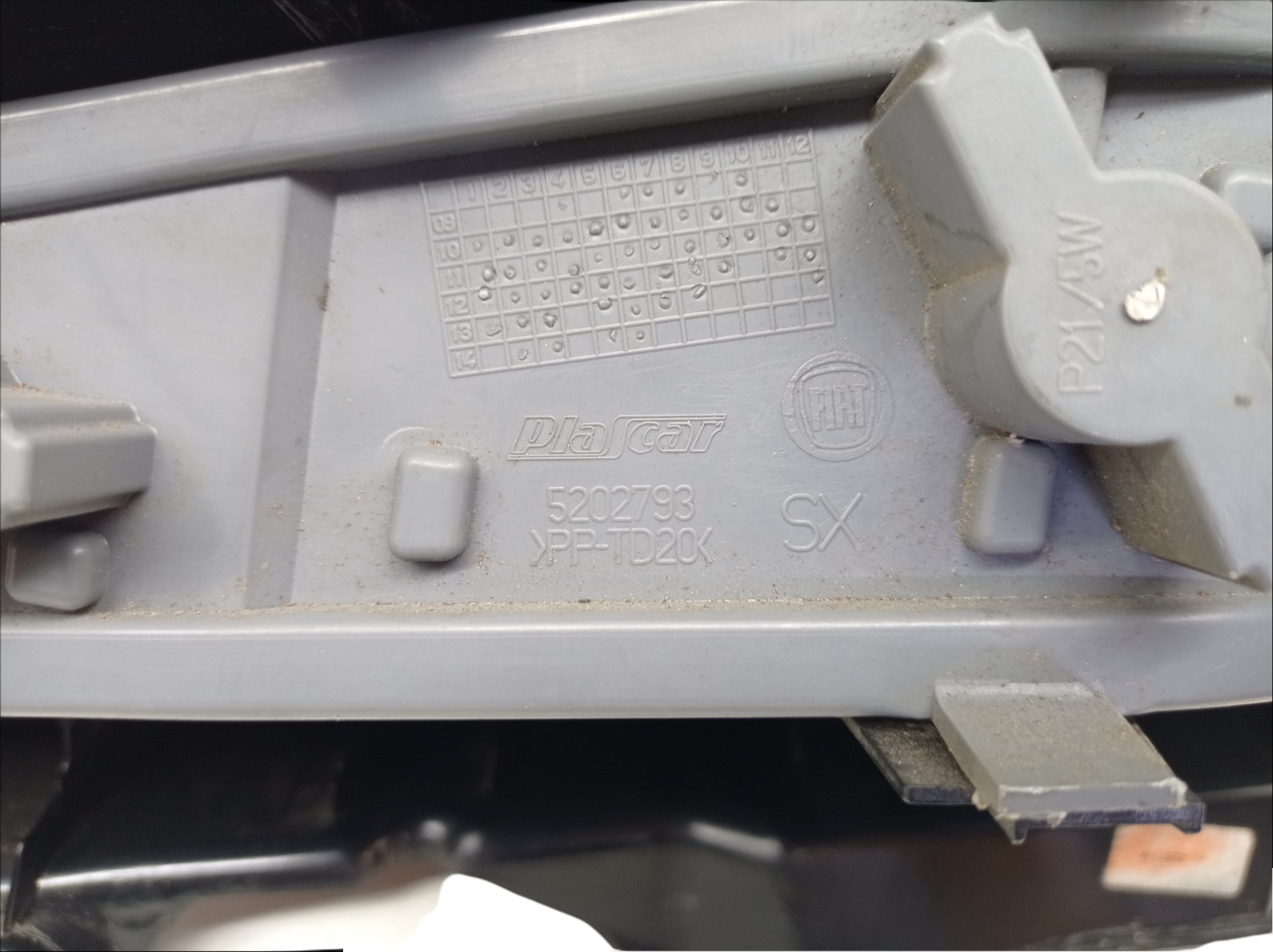 Lanterna Esquerda Fiat Uno Vivace 2014 8