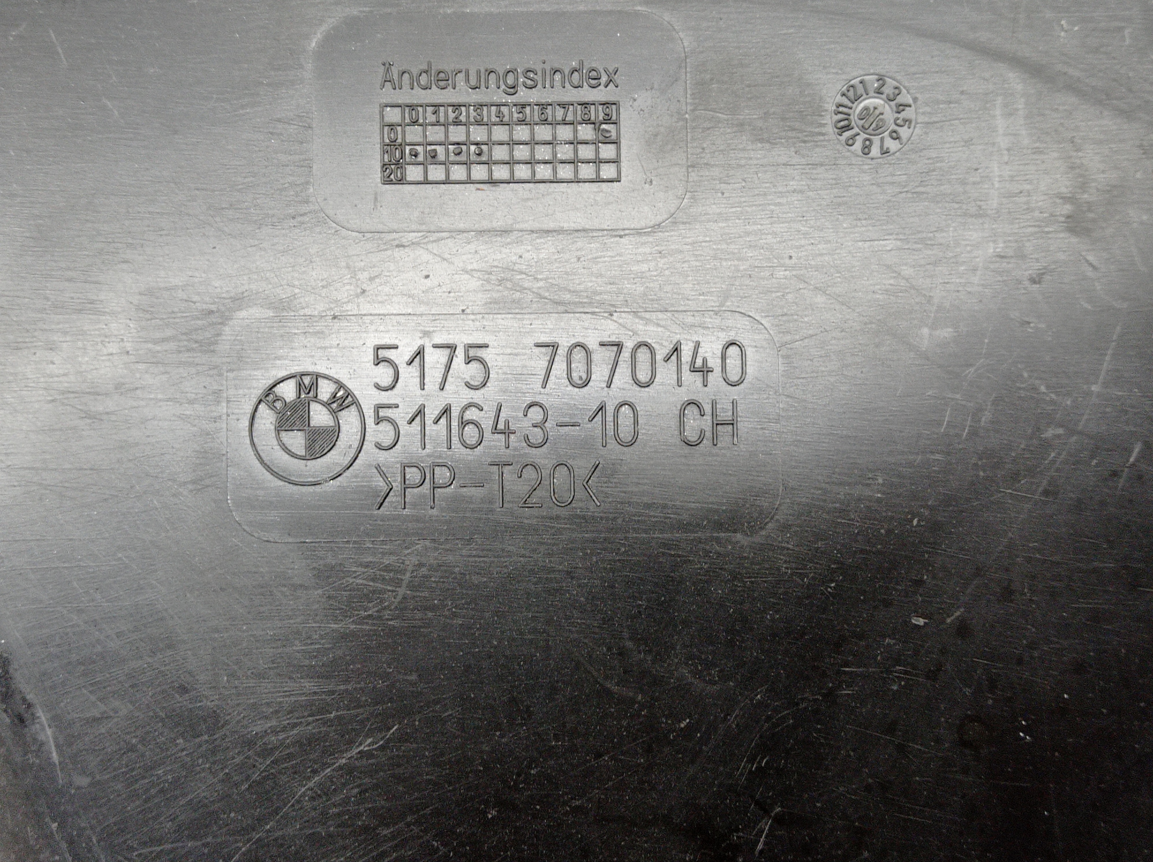 Aplique Direito Inferior Parachoque Traseiro Bmw 120i 2010 4