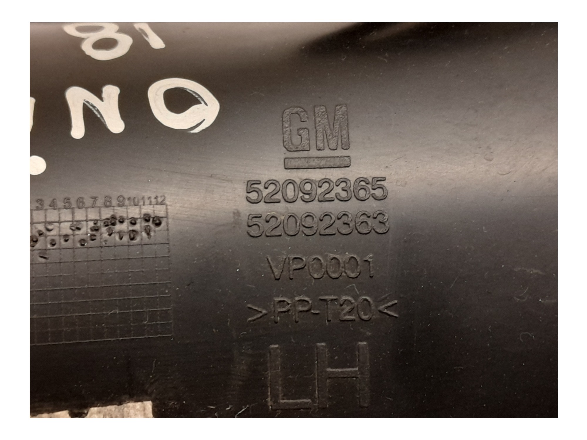 Moldura Farol De Milha Esquerdo Chevrolet Onix Ltz 2018 Preto 5