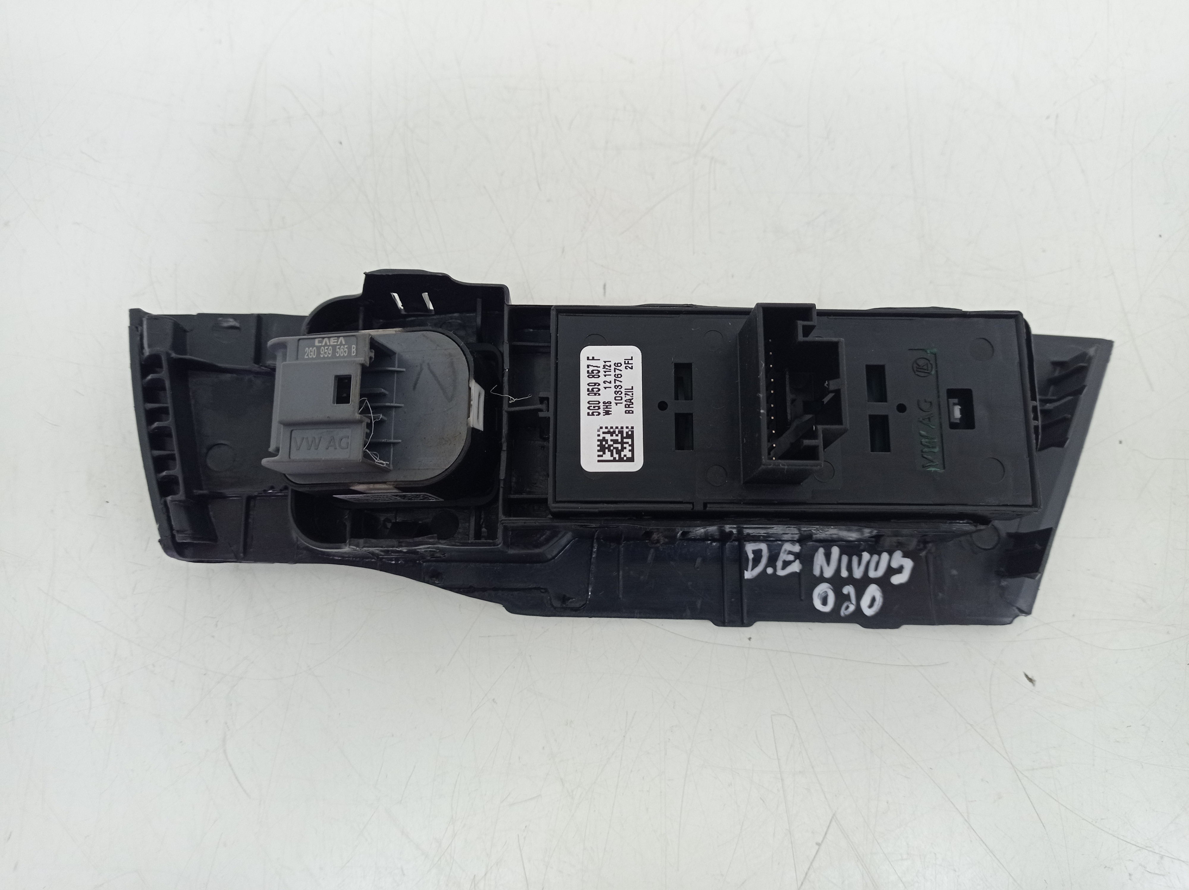 Botao Vidro Dianteiro Esquerdo Volkswagen Nivus 2021 4