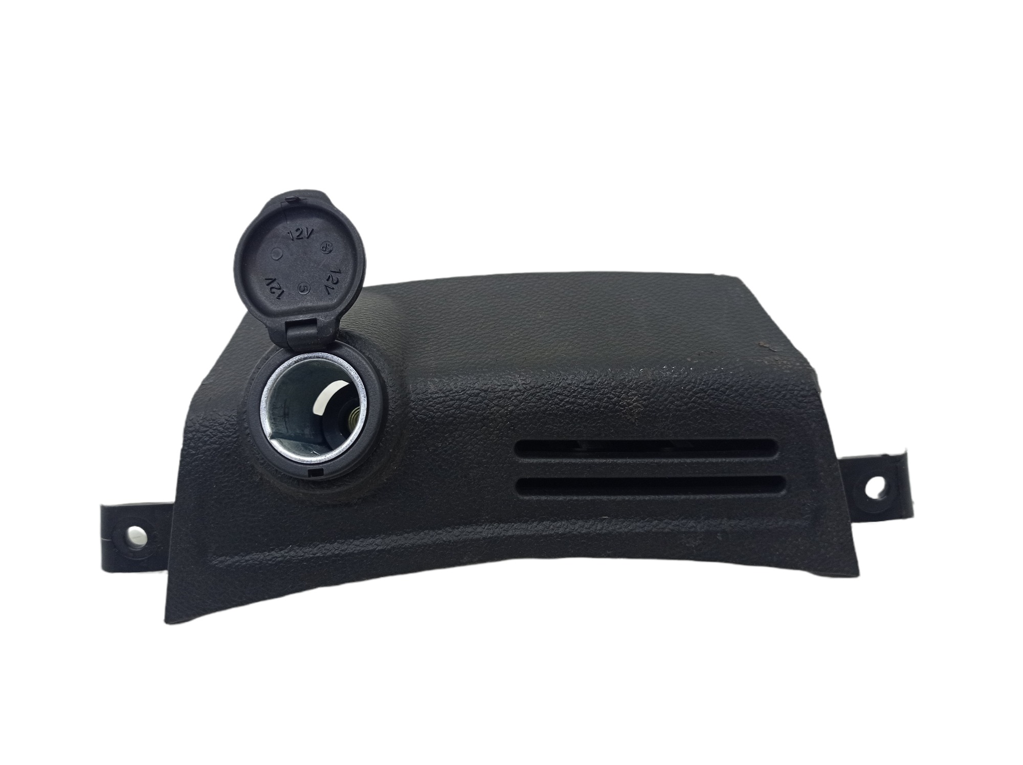 Moldura Acendedor Console Chevrolet Tracker 2014 Preto 3