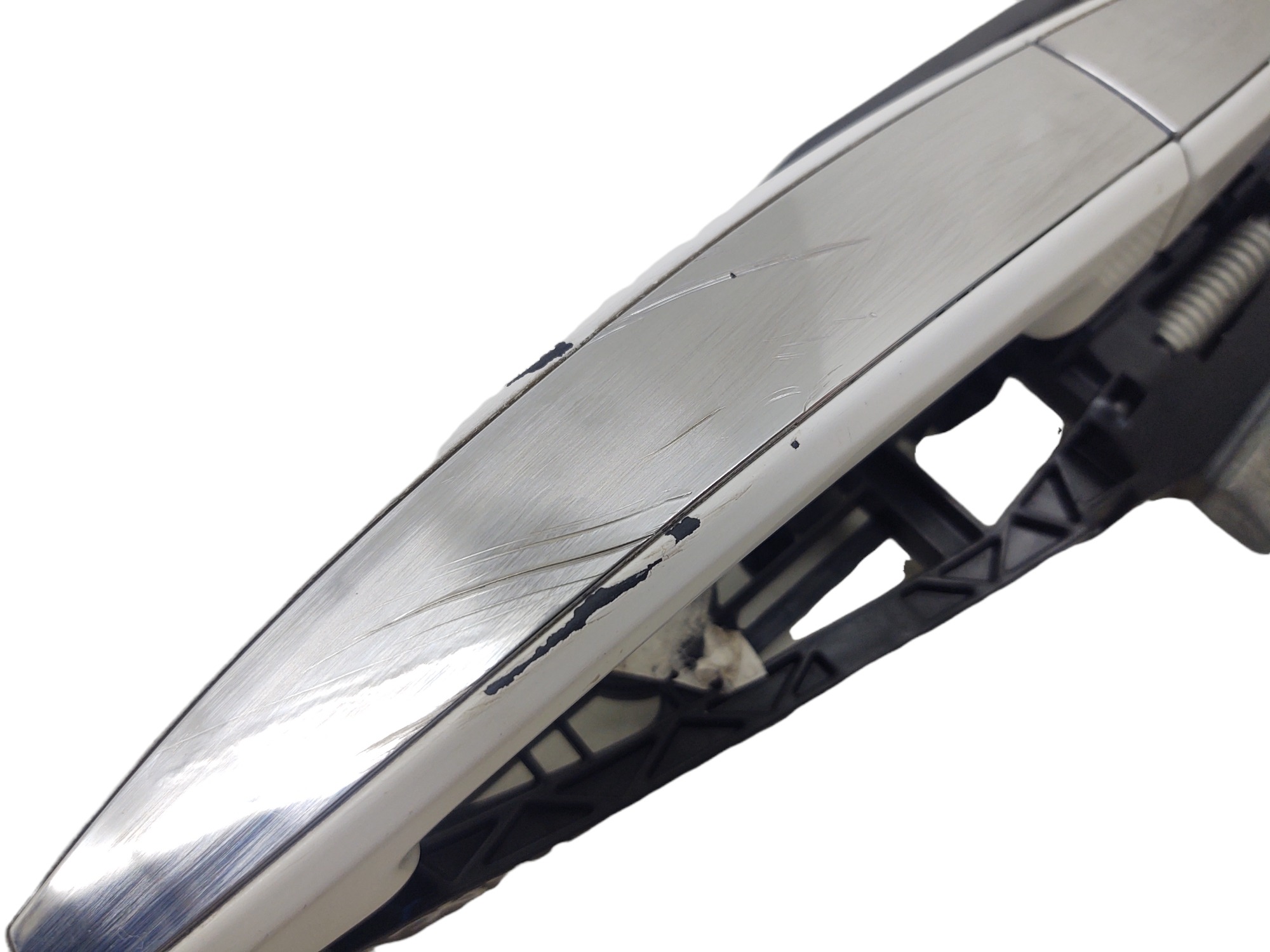 Macaneta Externa Traseira Direita Chevrolet Tracker 2015 – Branca E Prata 7