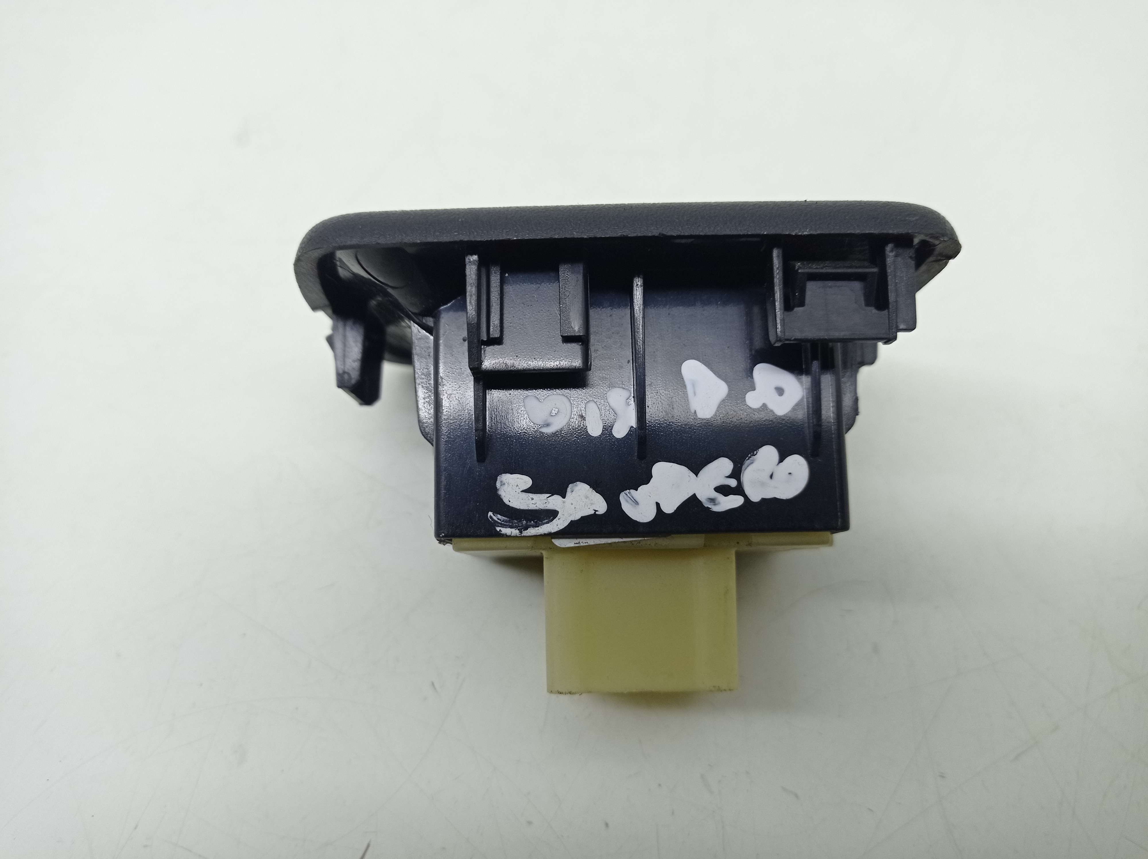 Botao Vidro Dianteiro Direito Renault Sandero 2016 4