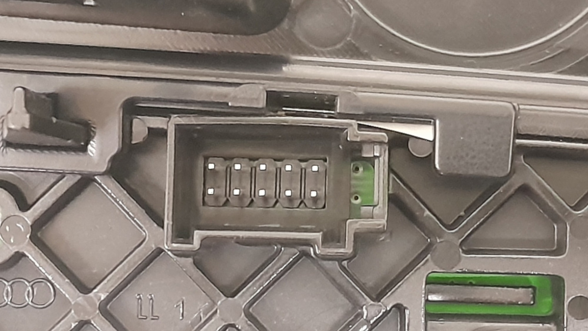 Moldura Trambulador Audi Q5 2.0 16v Gasolina Automatico 2011 7