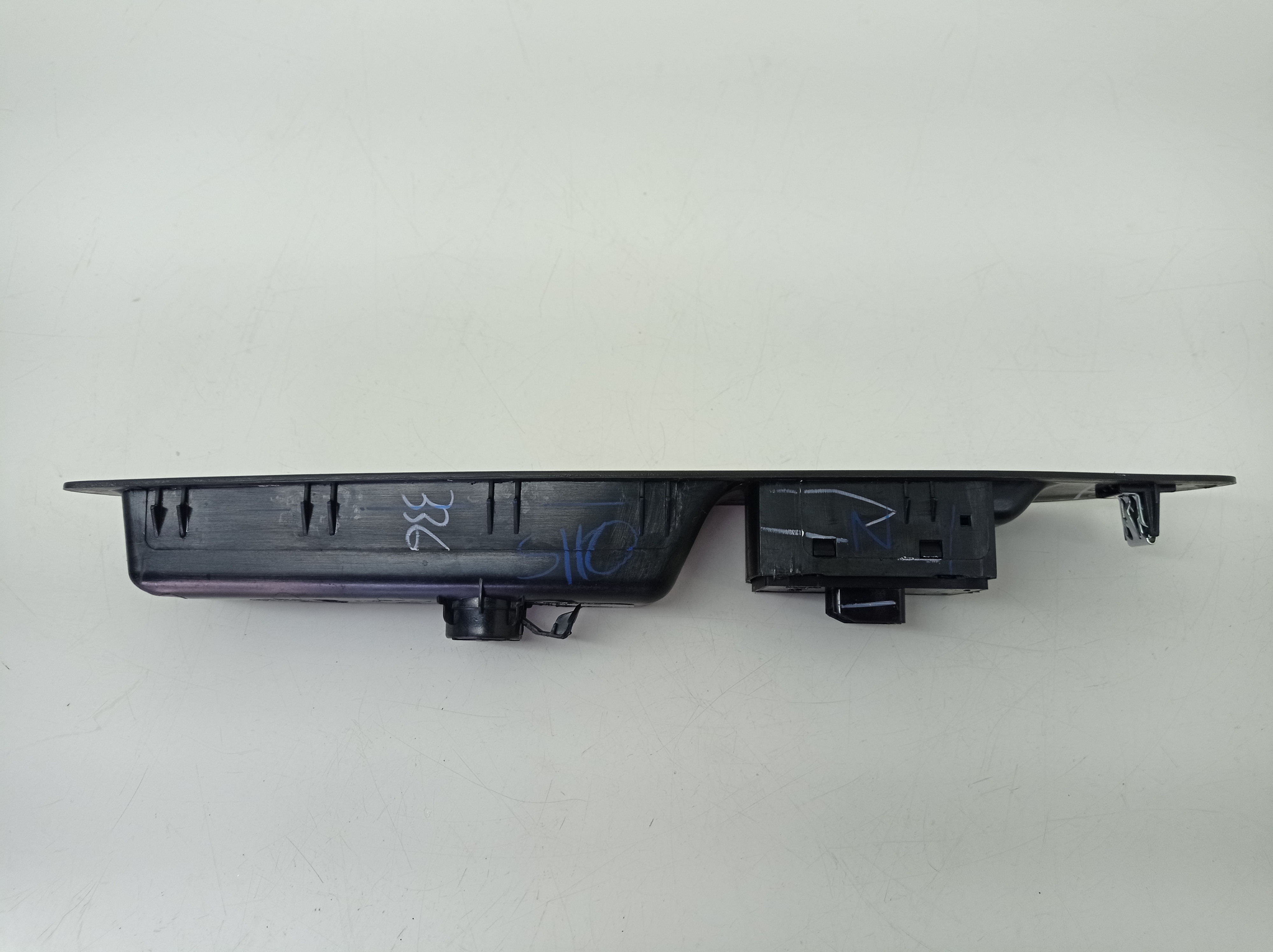 Botao Vidro Traseiro Direito Chevrolet Tracker 2017 4