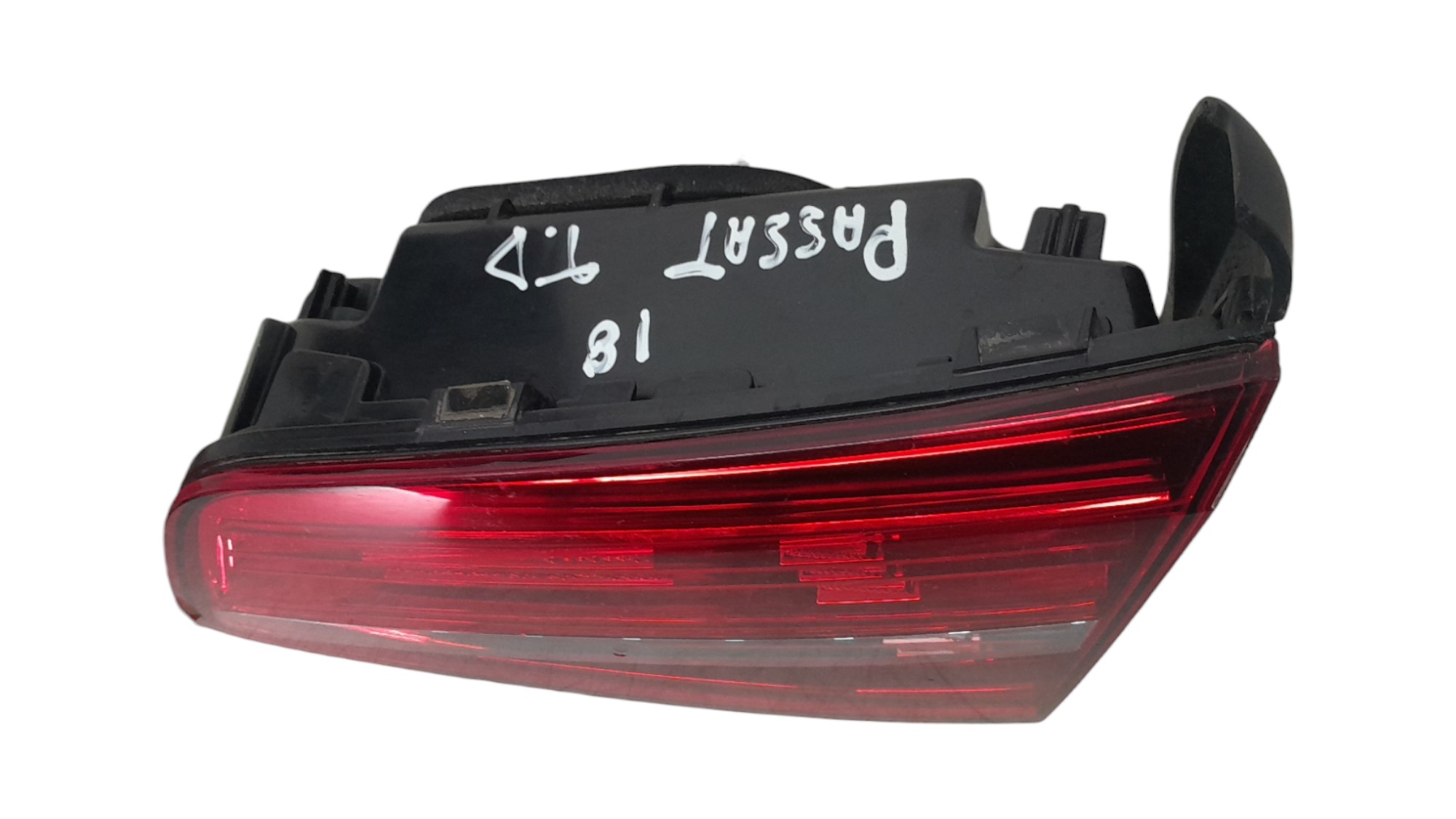 Lanterna Direita Tampa Traseira Volkswagen Passat 2018 Direito/passageiro Vermelho 2