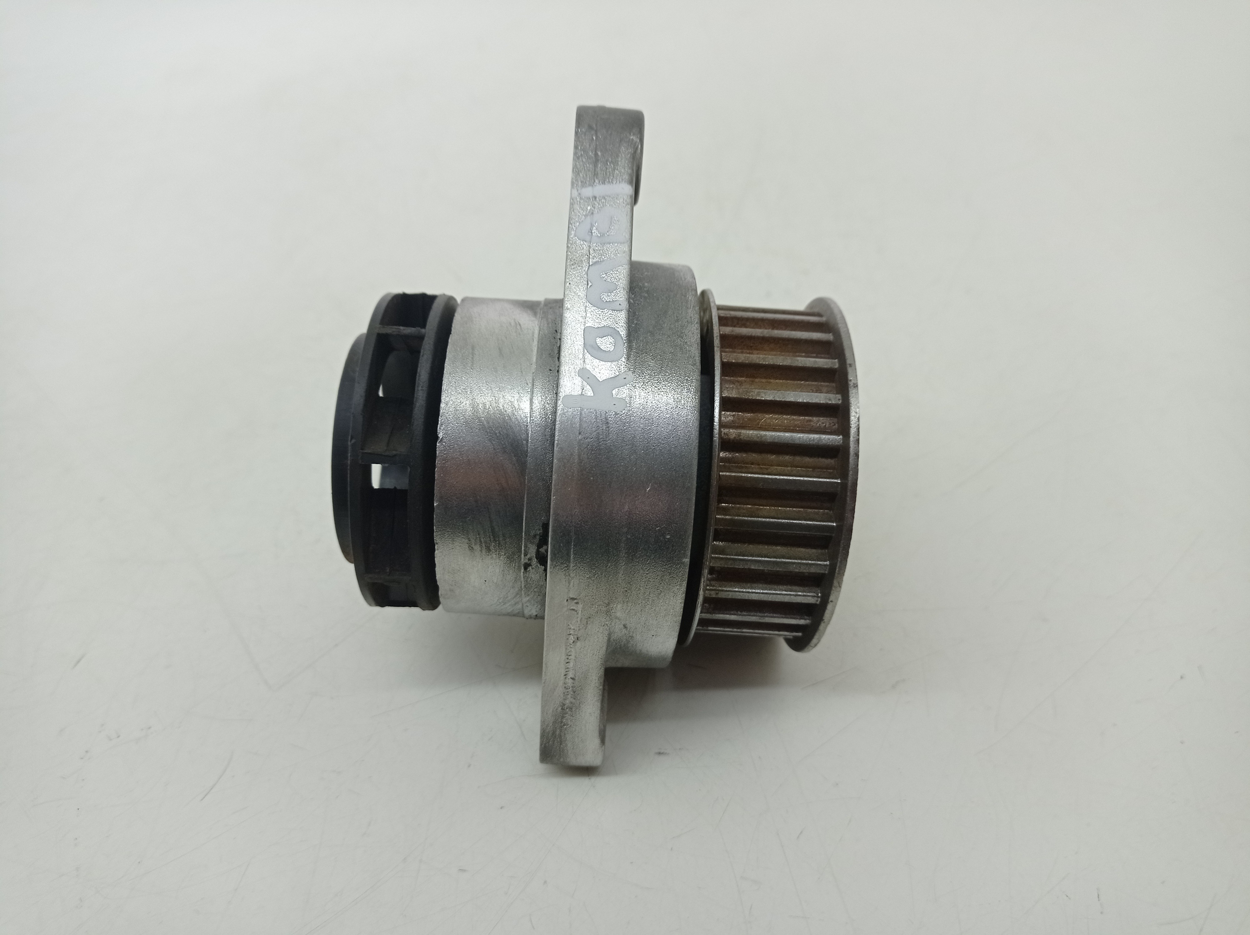 Bomba De Agua Volkswagen Kombi 1.4 8v 2013 Mecanico Flex