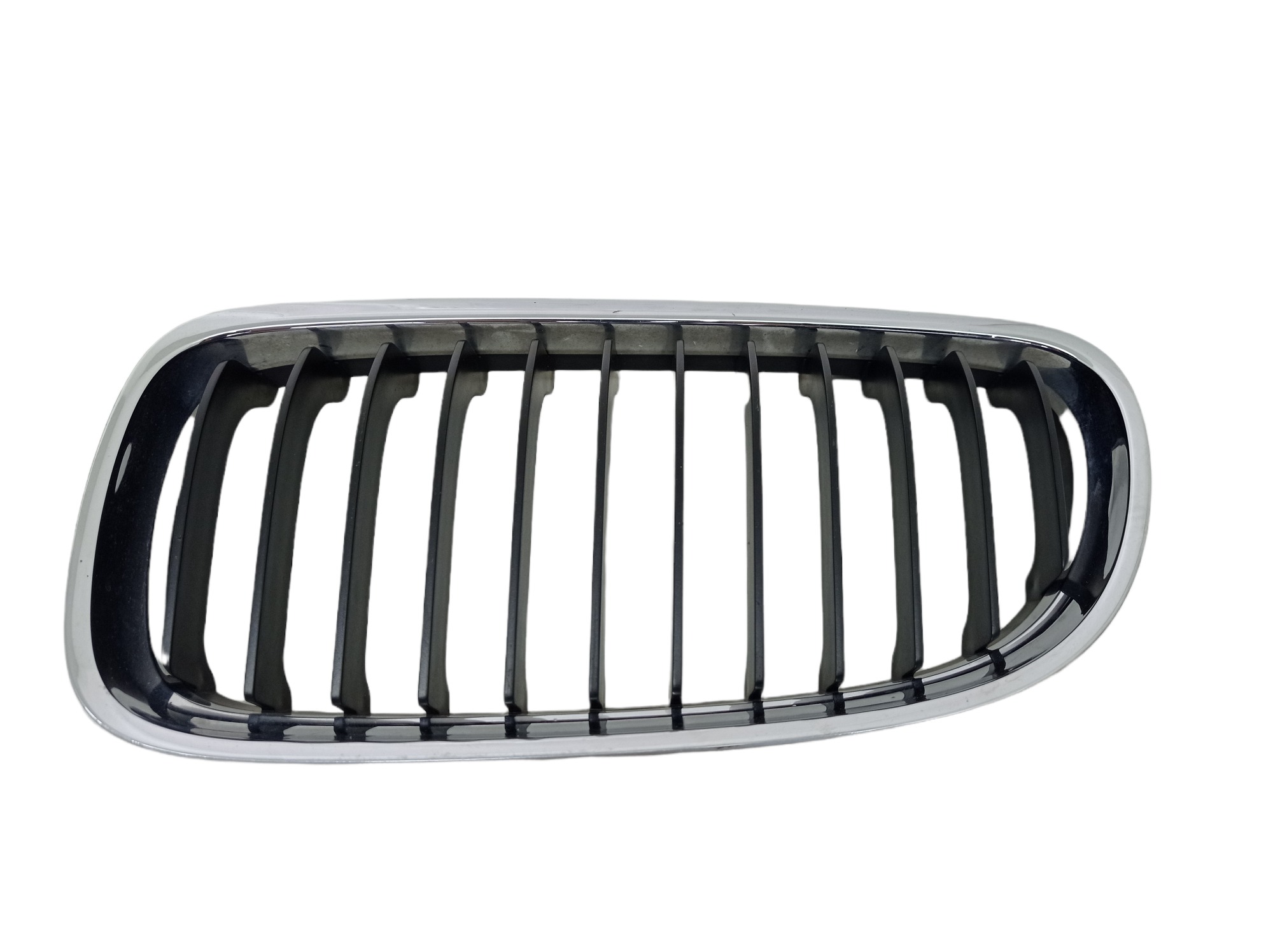 Grade Parachoque Dianteiro Esquerdo Bmw 318i 2012 Preto E Cromado Original