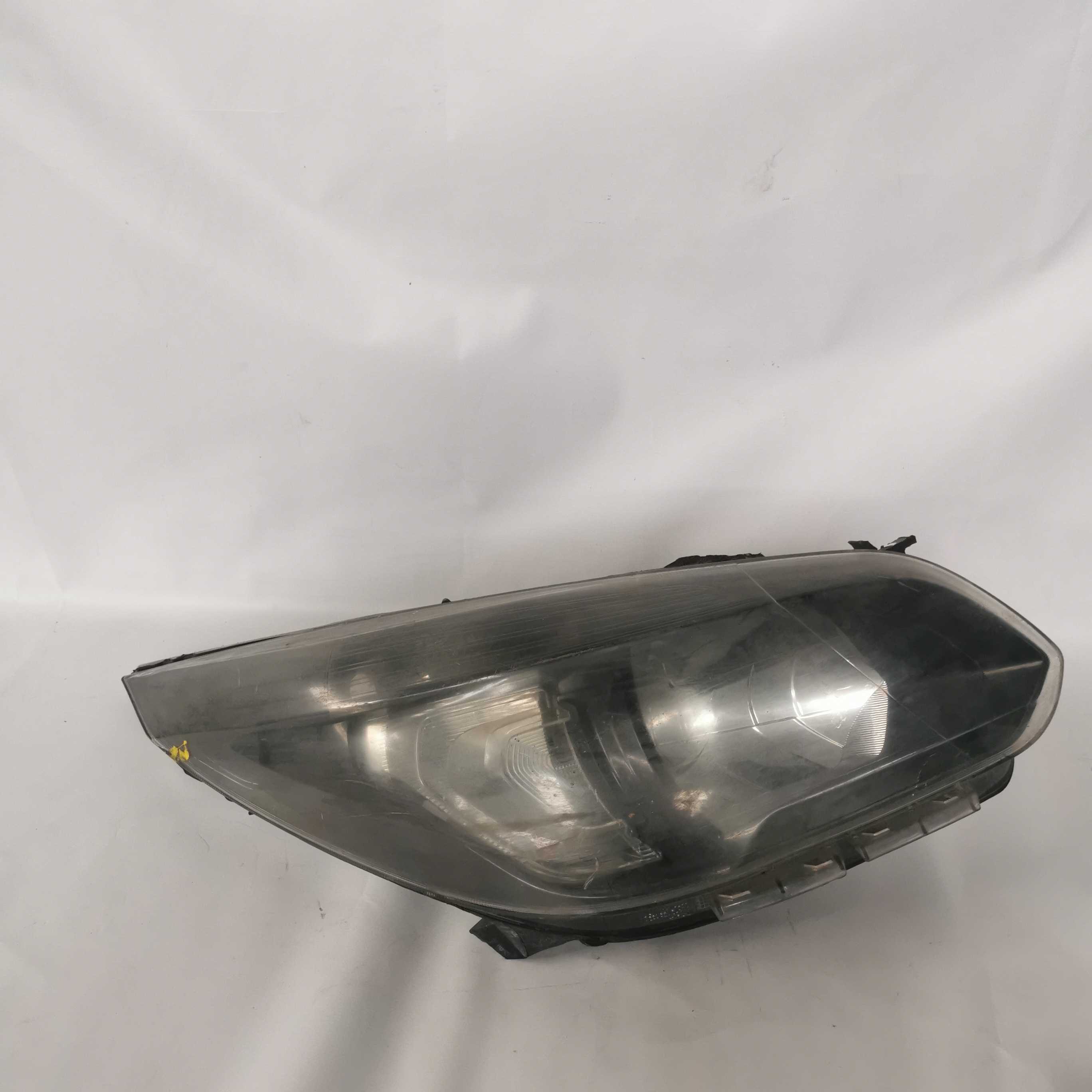 Farol Direito gm Spin 2017 1