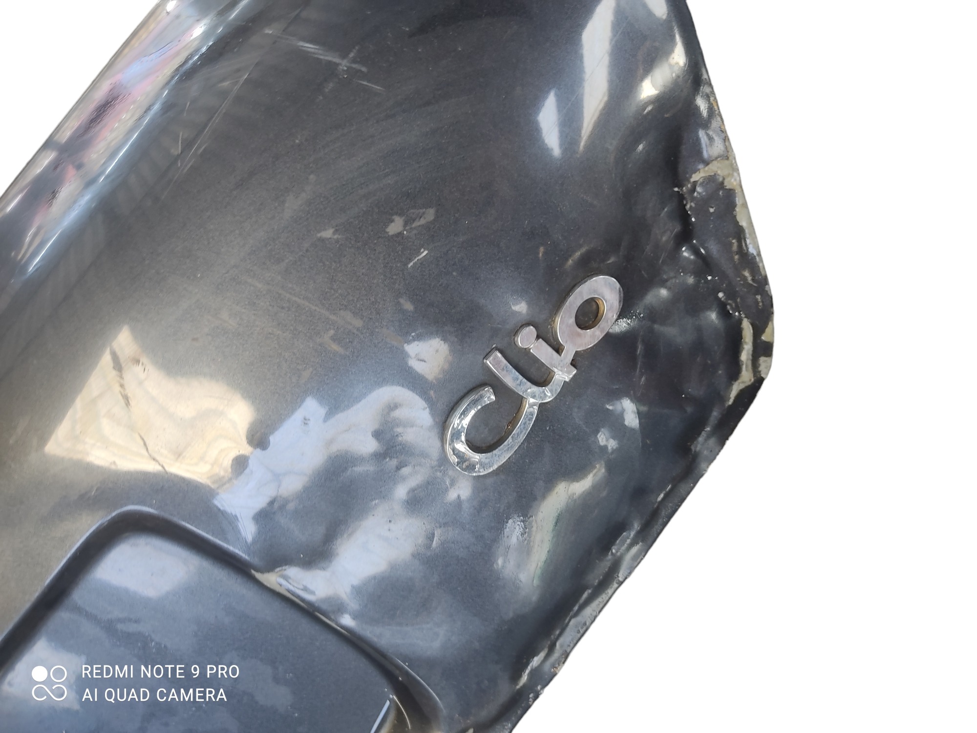 Tampa Traseira Renault Clio 2003 Com Detalhe 5