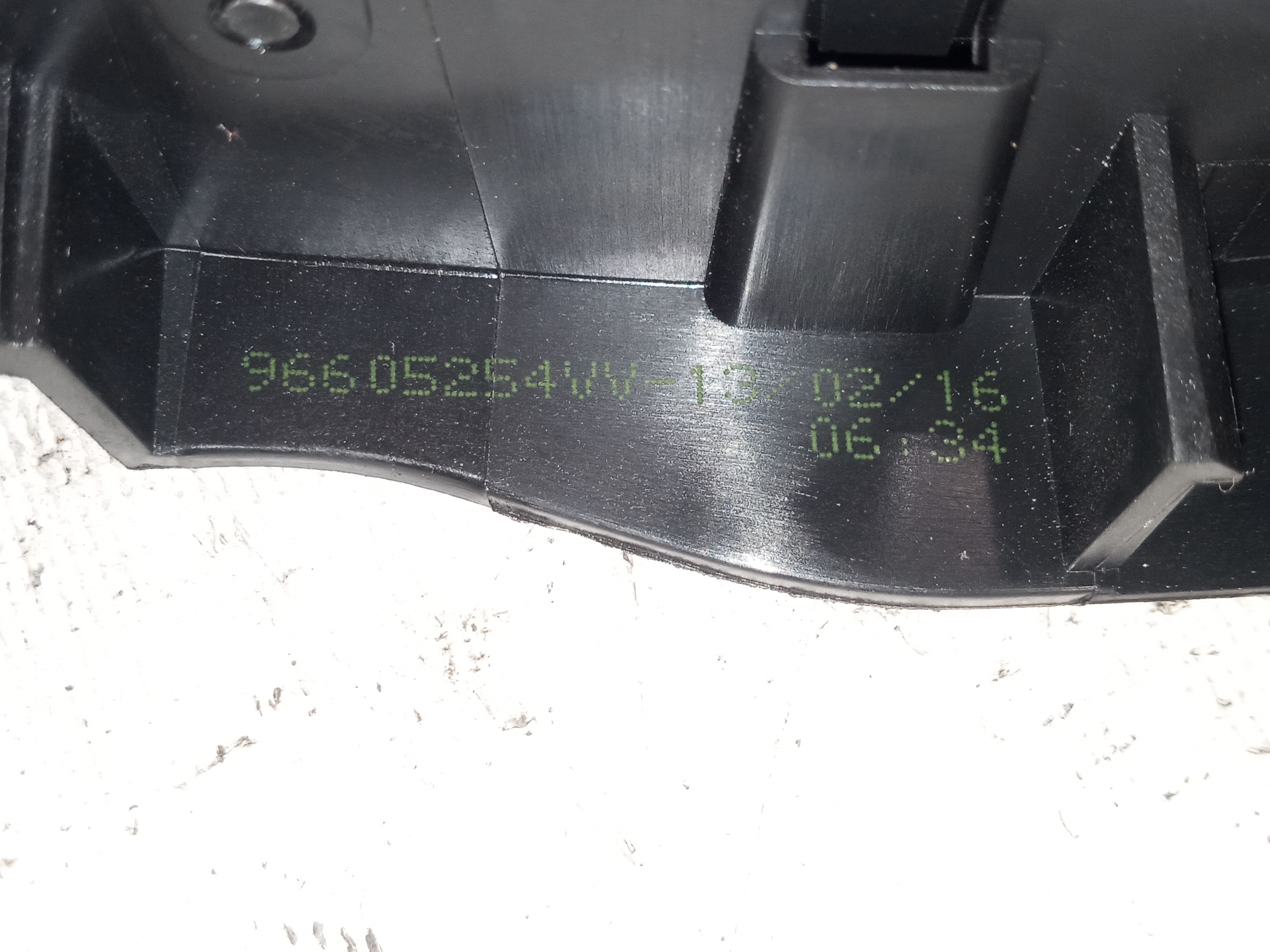 Maçaneta Interna Dian Esq Peugeot 208 Griffe 1.6 16v 2017 Prata Dianteira 3