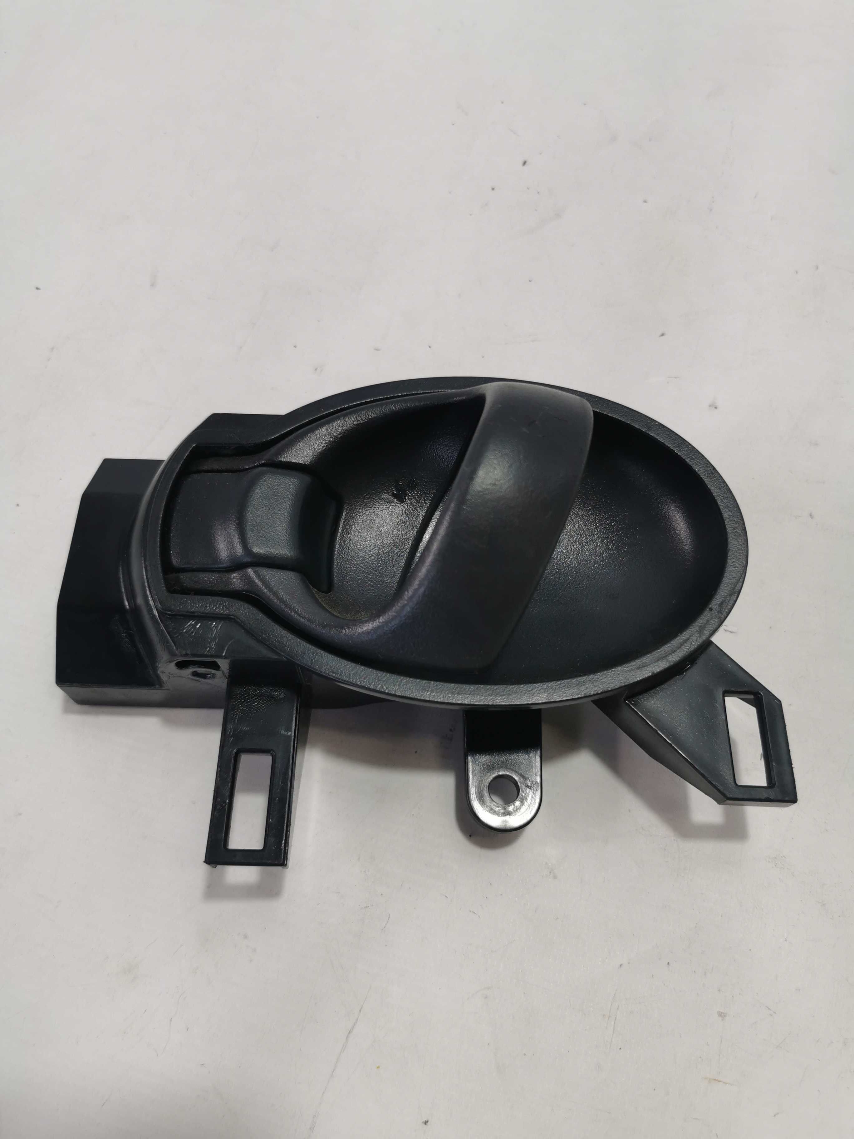 Maçaneta Interna Esquerda Nissan Versa 2019 3