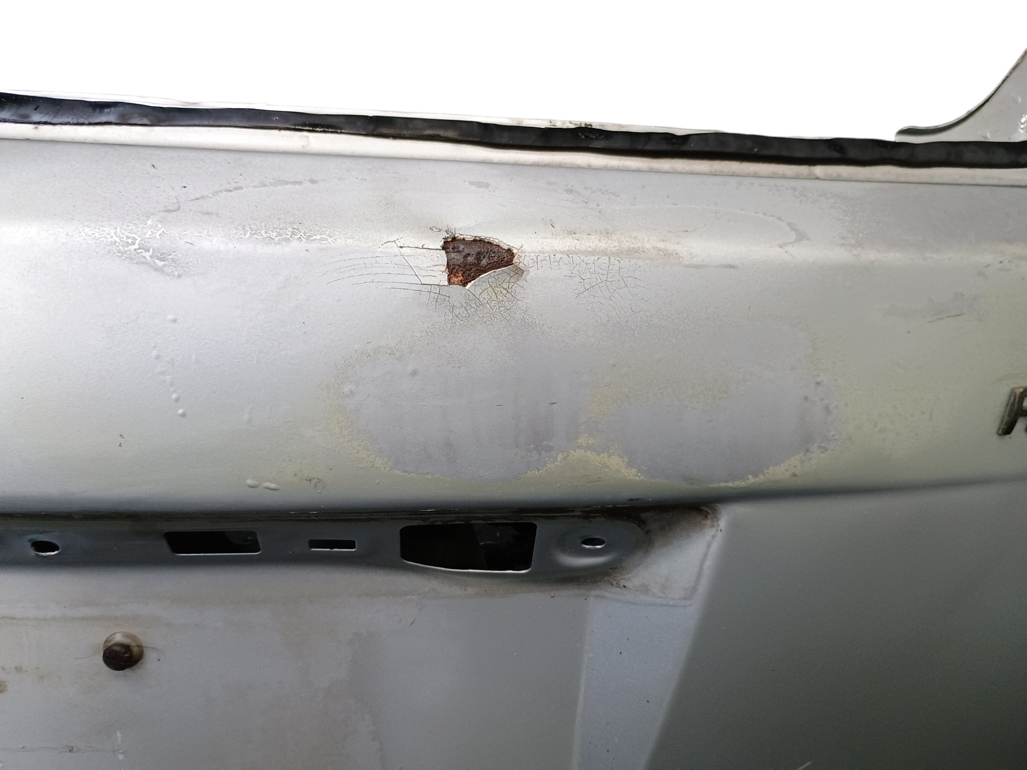 Tampa Traseira Fiat Palio 2007 Com Detalhes  Prata 5