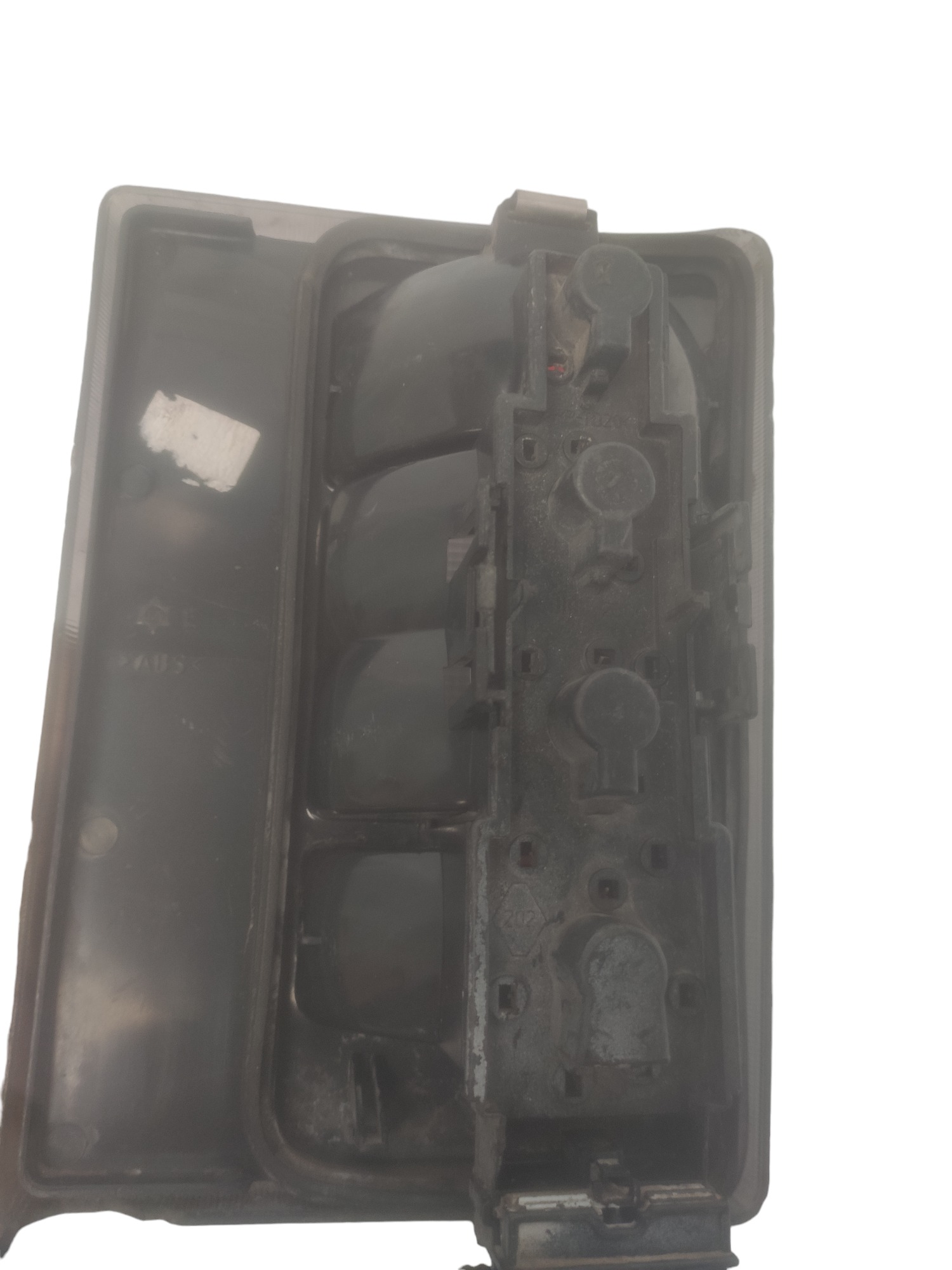 Lanterna esquerda Renault Trafic 1997 com detalhe 4
