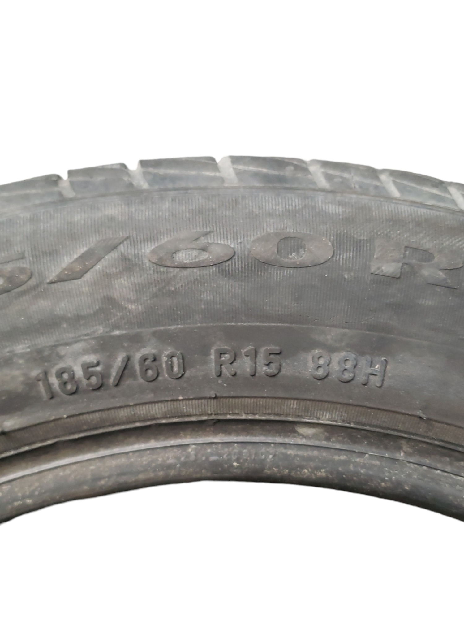 Pneu Usado 185 60 R15 Pirelli A1 4