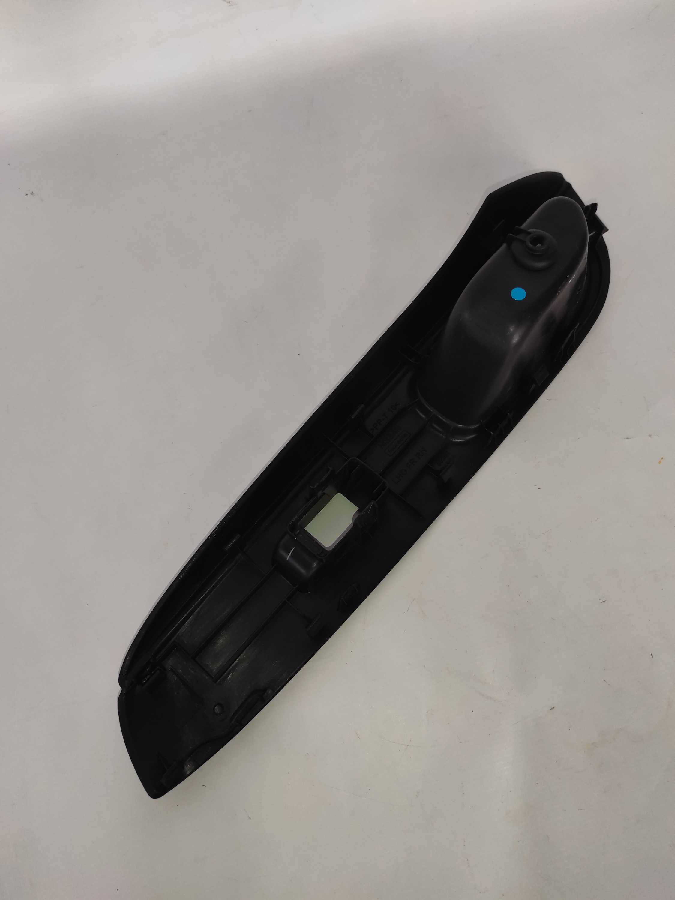 Acabamento Do Forro Dianteiro Esquerdo Nissan Versa 2019 2