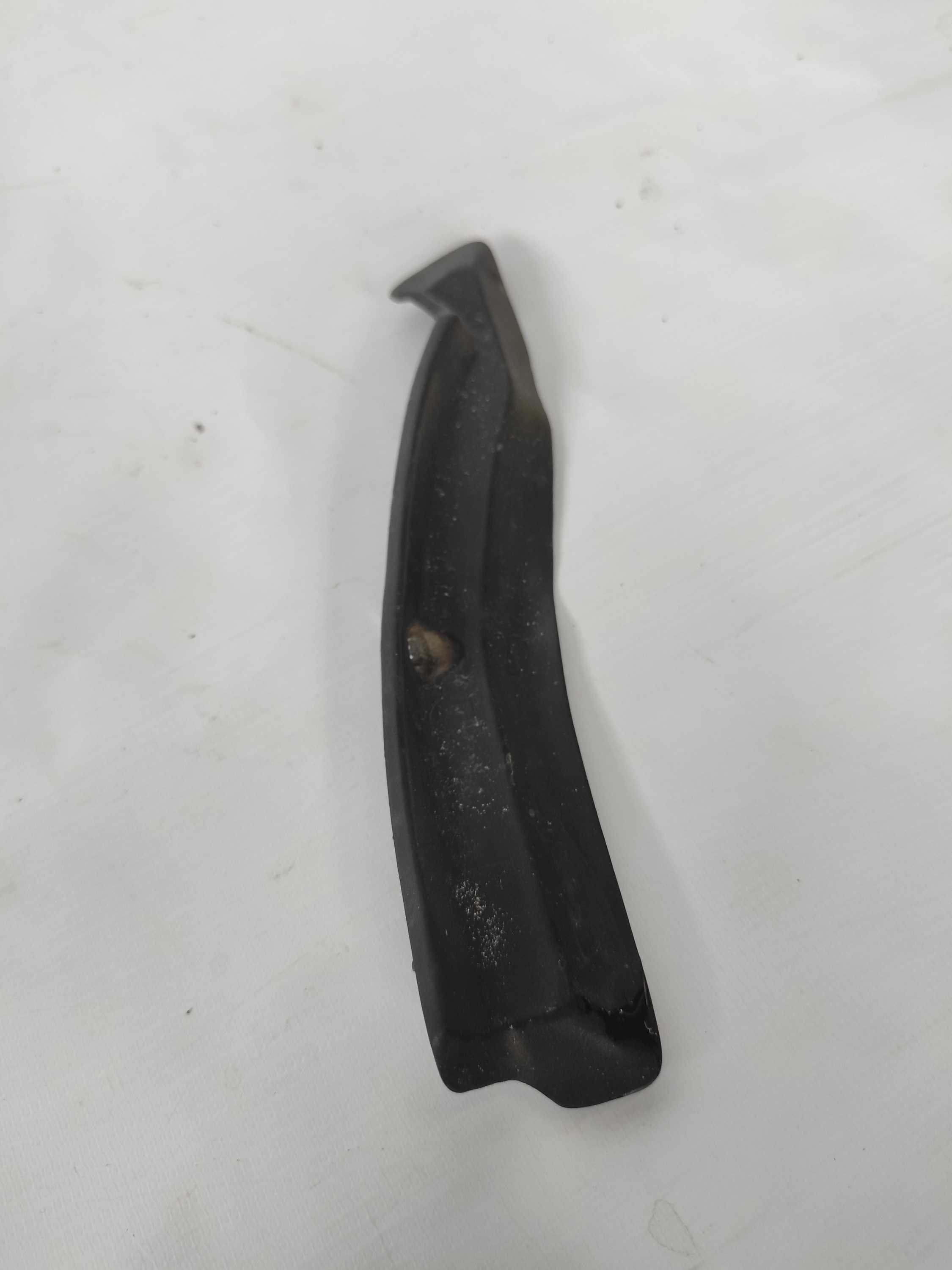 Moldura Esquerda Para-brisa Palio Attractive 100202780 2