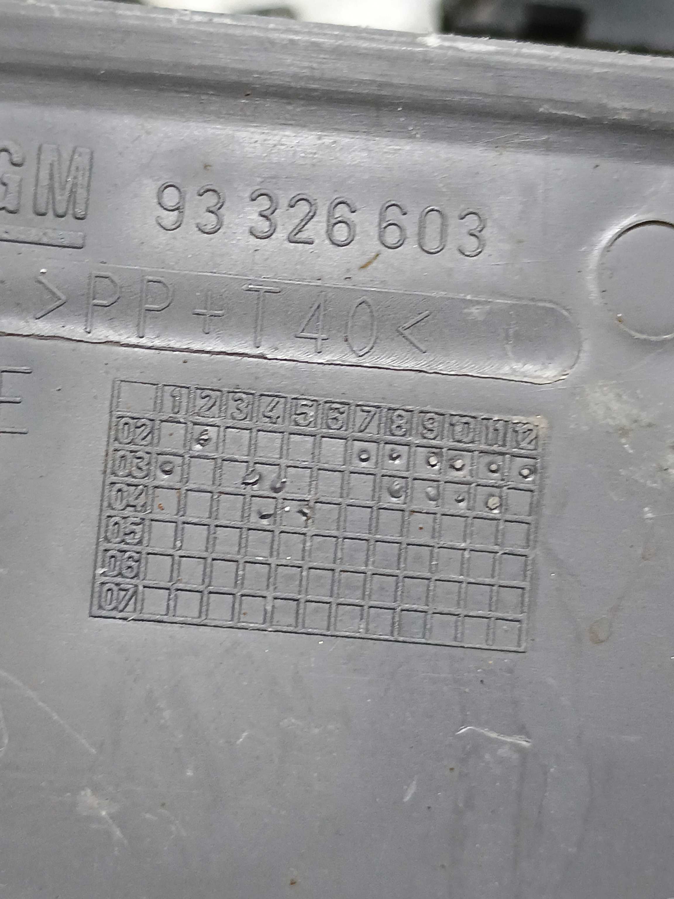 Acab Direito Porta Malas Gm Meriva 1.8 2005 93326603 3