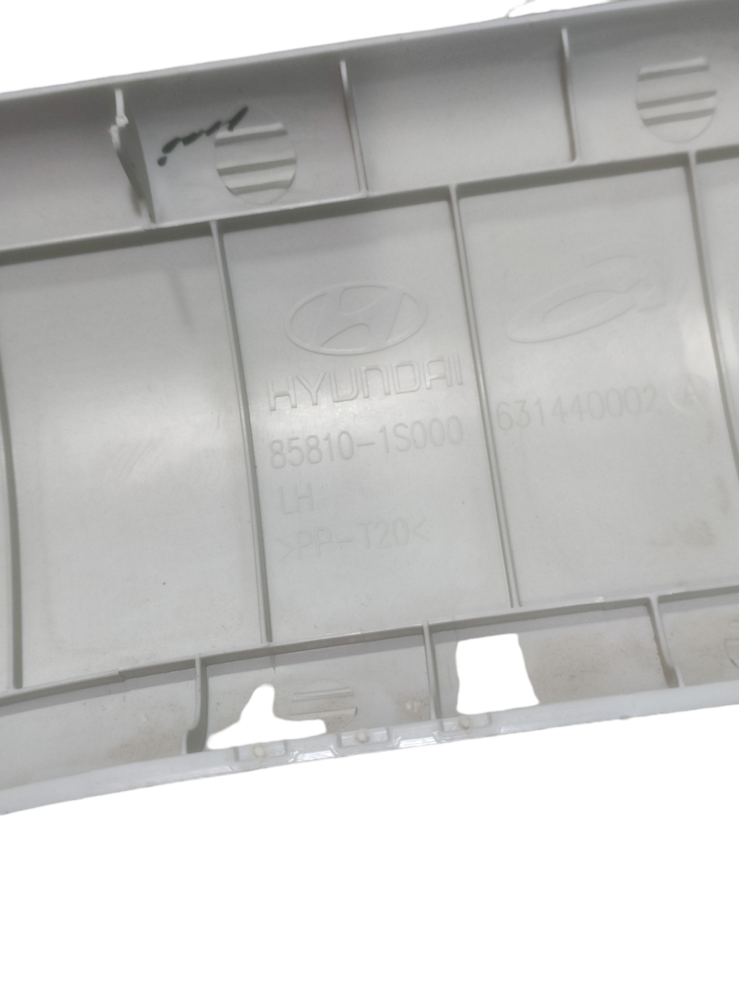 Moldura Coluna Para Brisa Esquerda Hyundai Hb20 2013 3