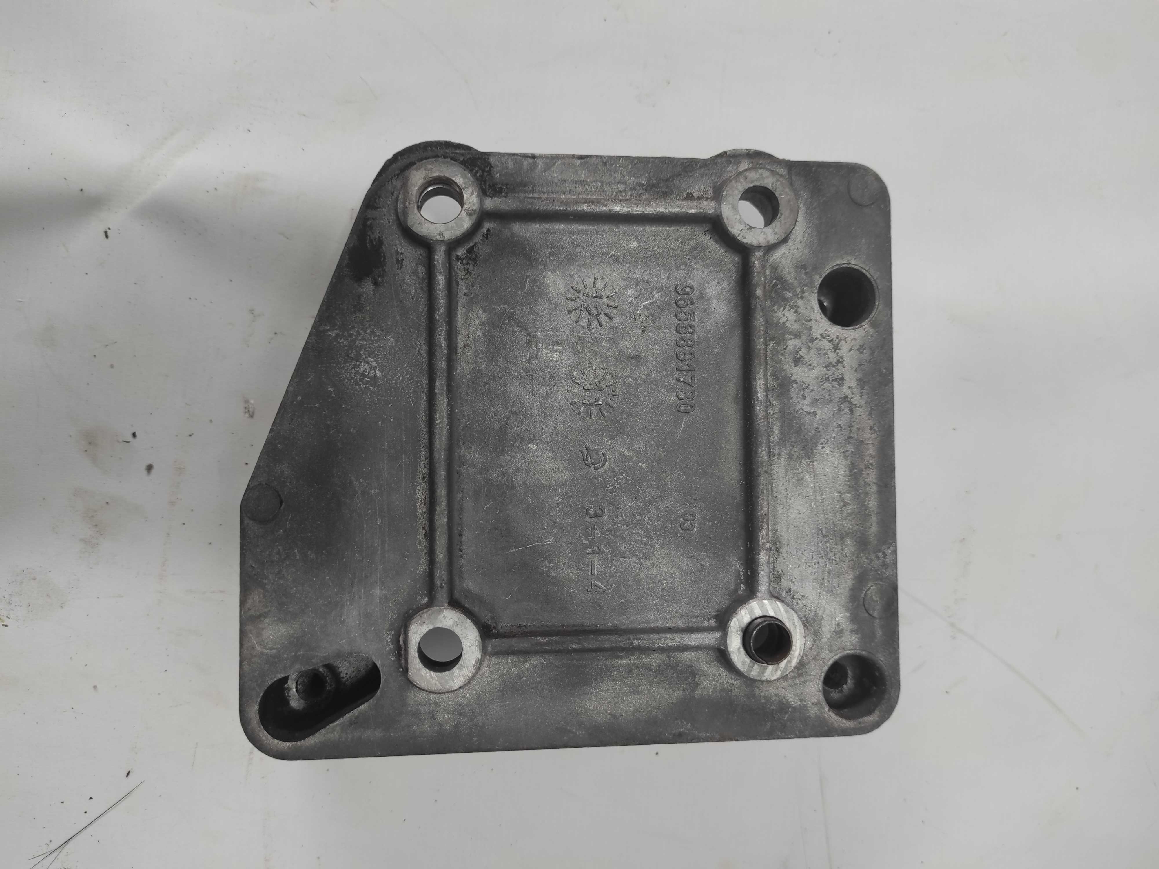 Suporte do compressor de ar Citroen C3 GLX 1.4 2012 9656881780 2