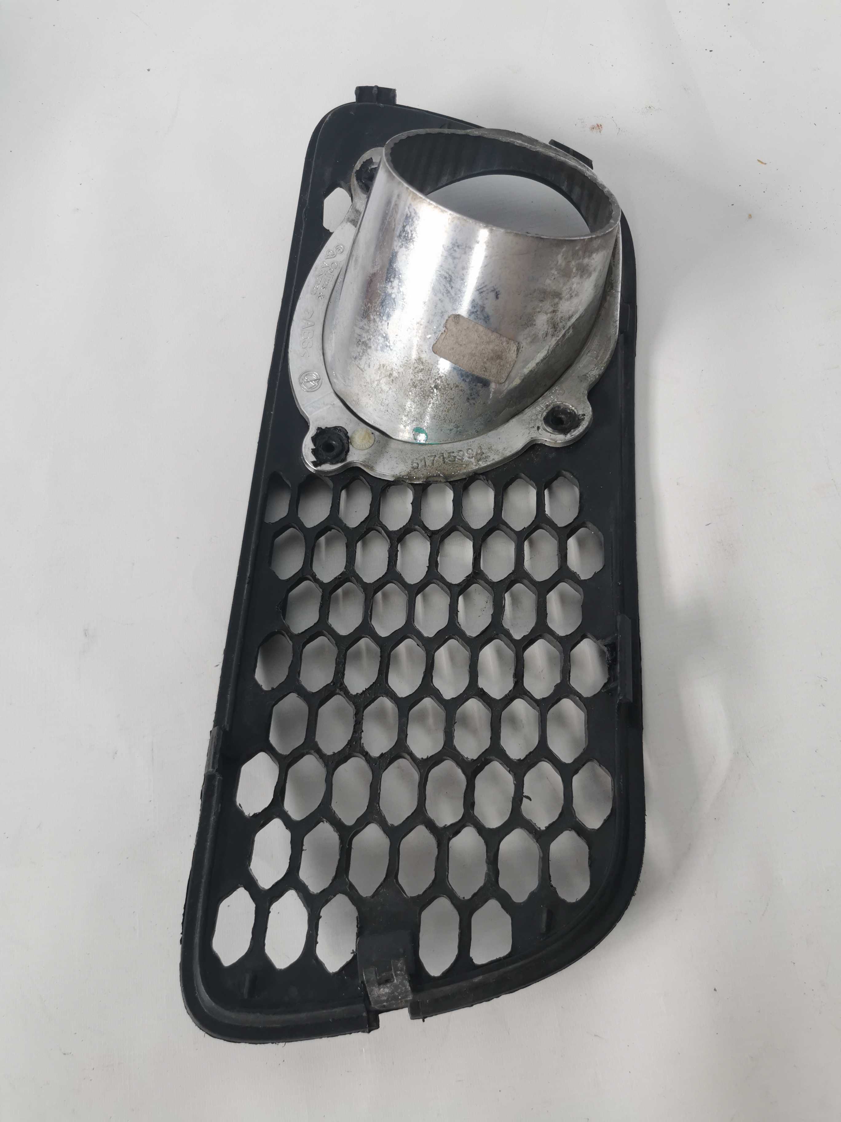 Grade Farol De Milha Direito 51715994 Siena Fire Preto Direito 3