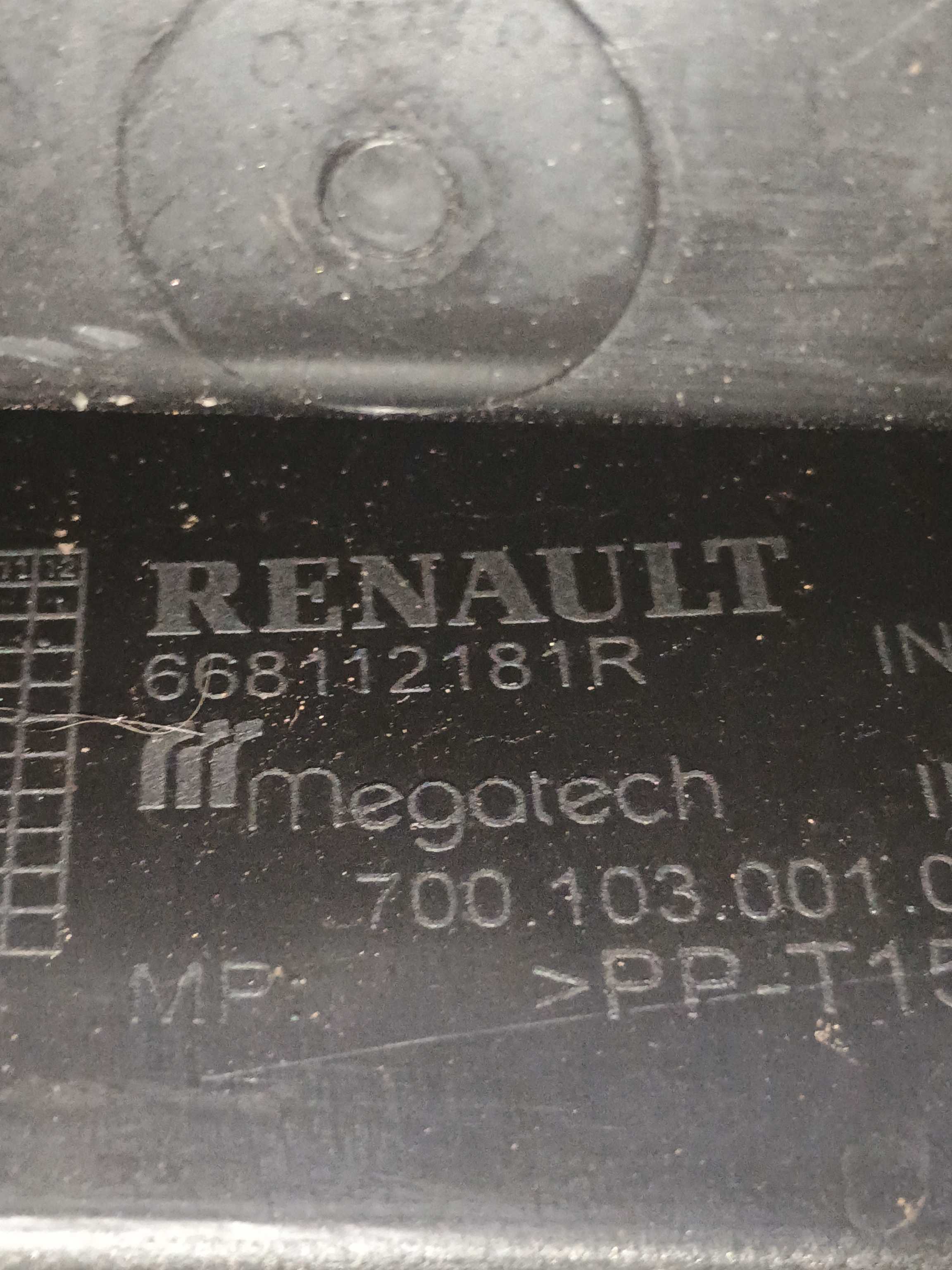 Grade Churrasqueira Renault Sandero 1.0 16v 2015 668112181r Preto A1 3