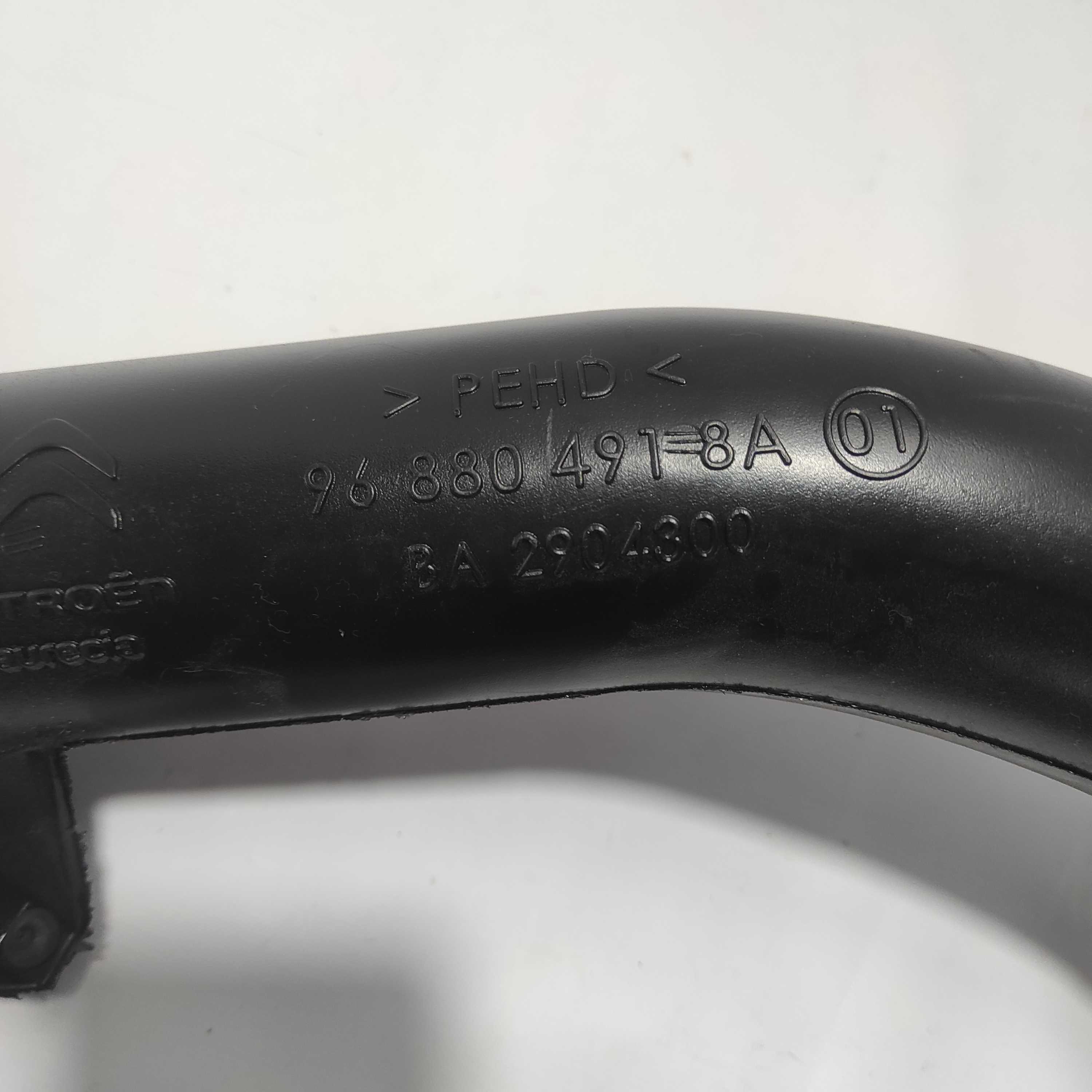 Tubo De Ventilação Esquerdo Citroen C3 Picasso 968804918a 2