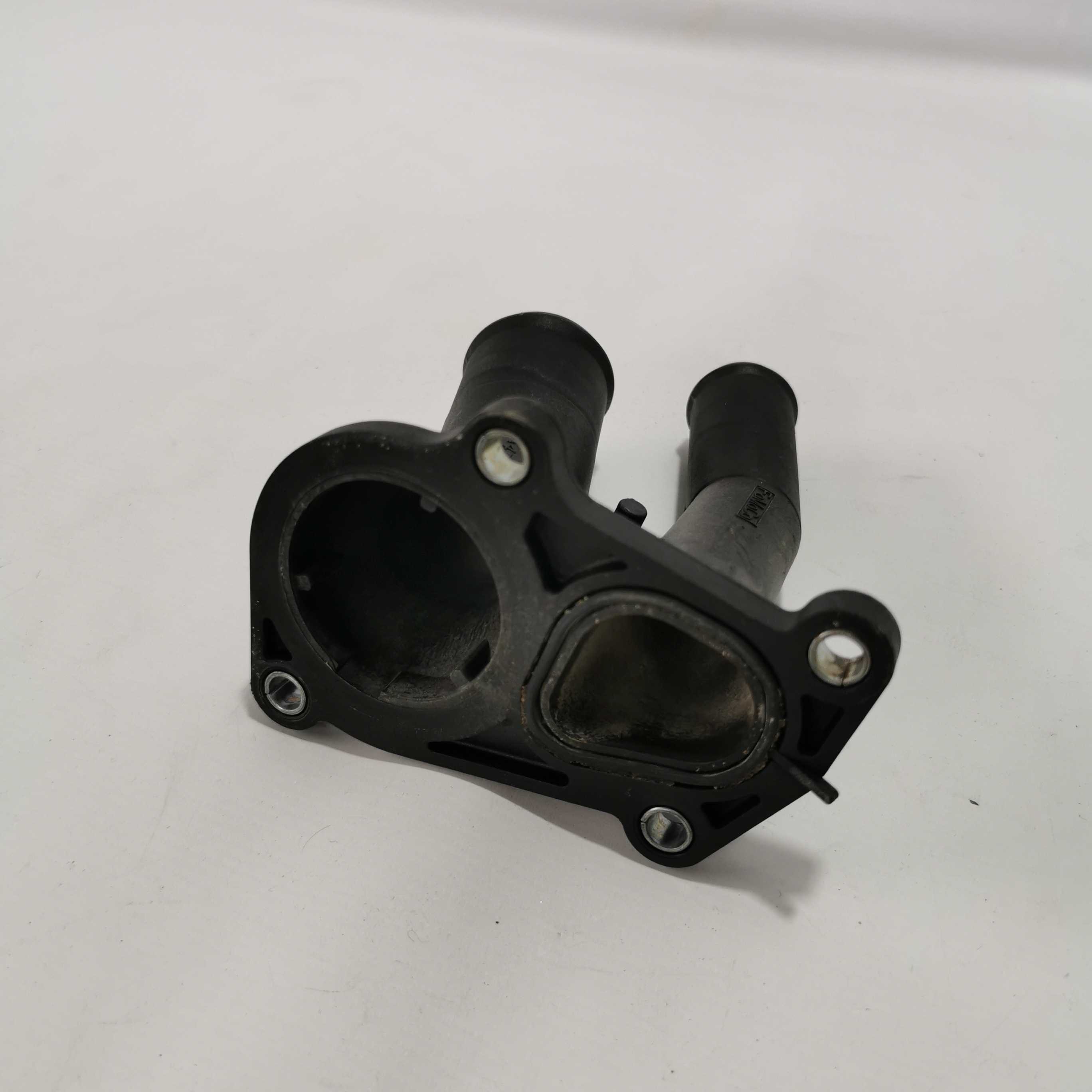 Conexão Válvula Termostática Ford Ka Se 2s6g9k478 2
