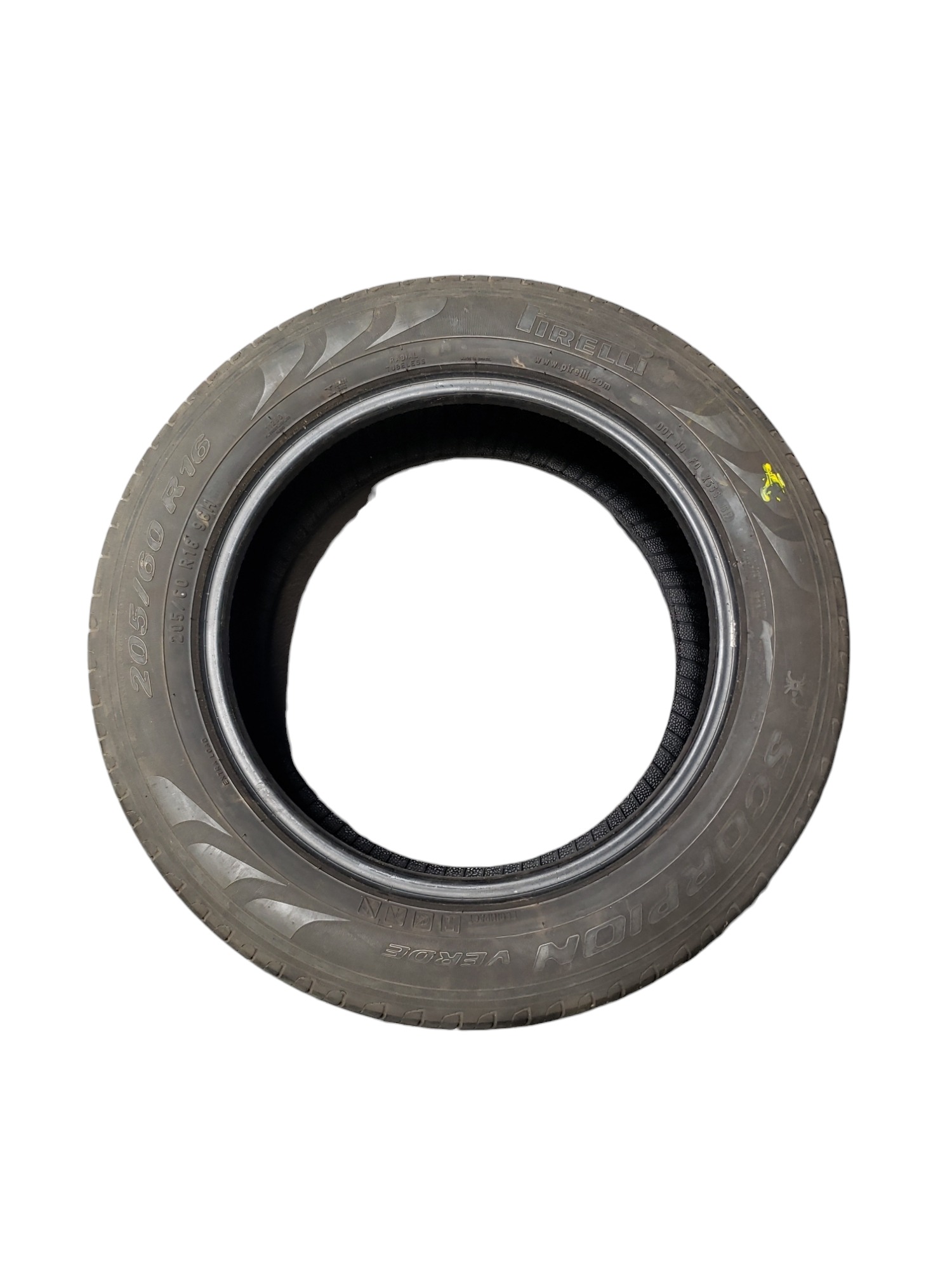 Pneu Usado 205 60 R16 Pirelli A1
