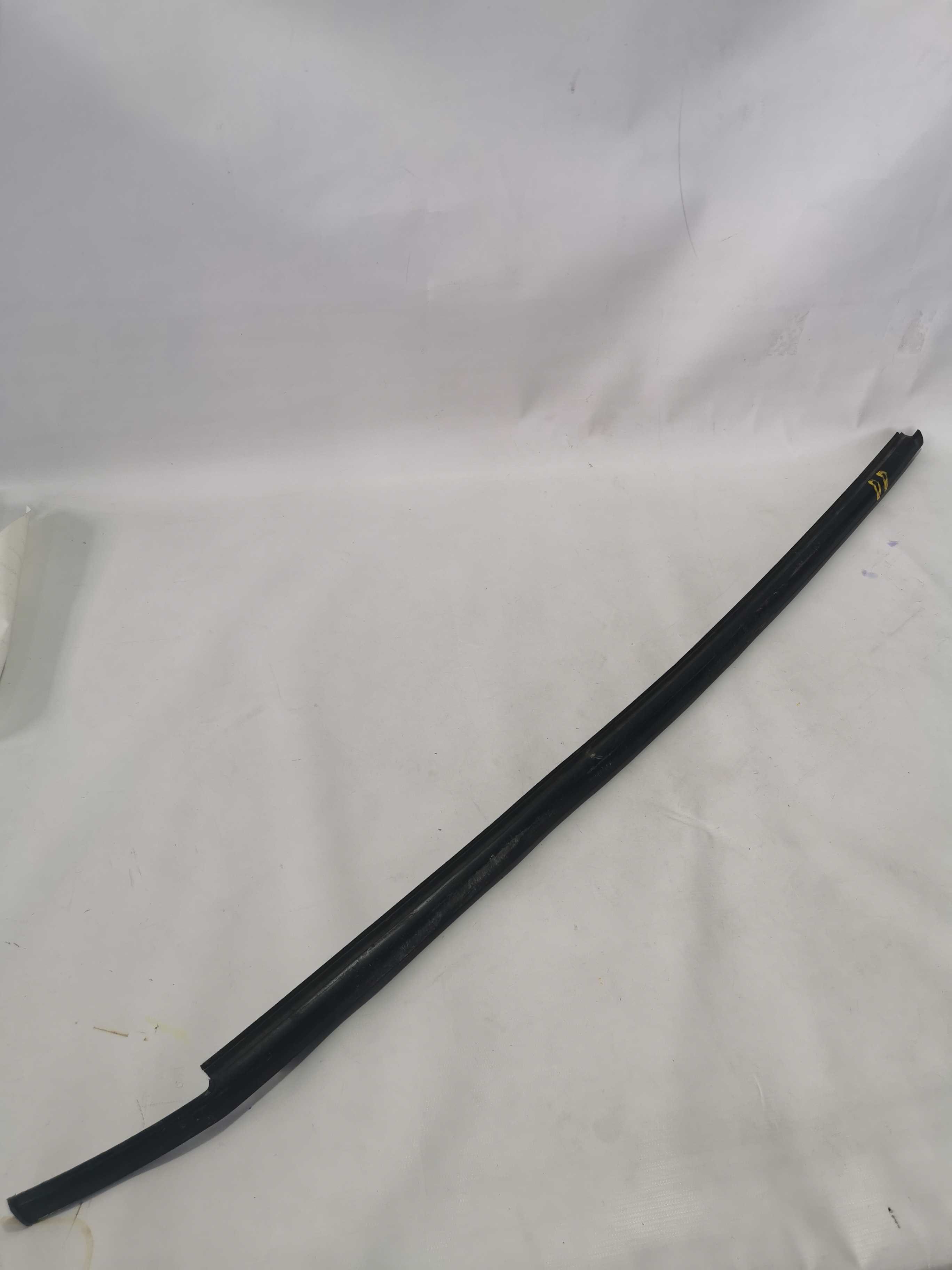 Canaleta Dianteira Direita Nissan Versa 2019/2020 2