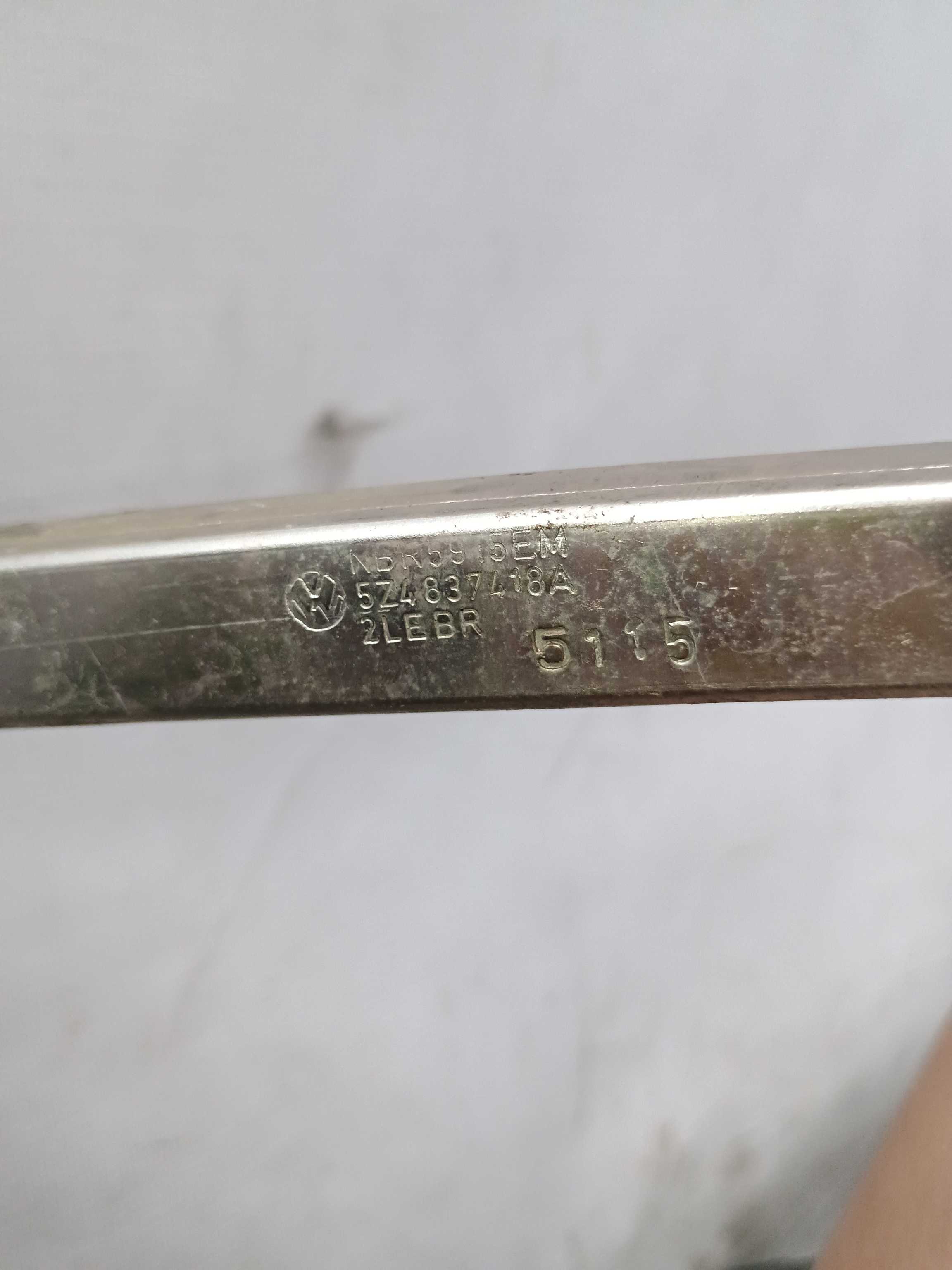 Guia Vidro Porta Dianteira Direita Vw Fox 2017 5z4837418a 5