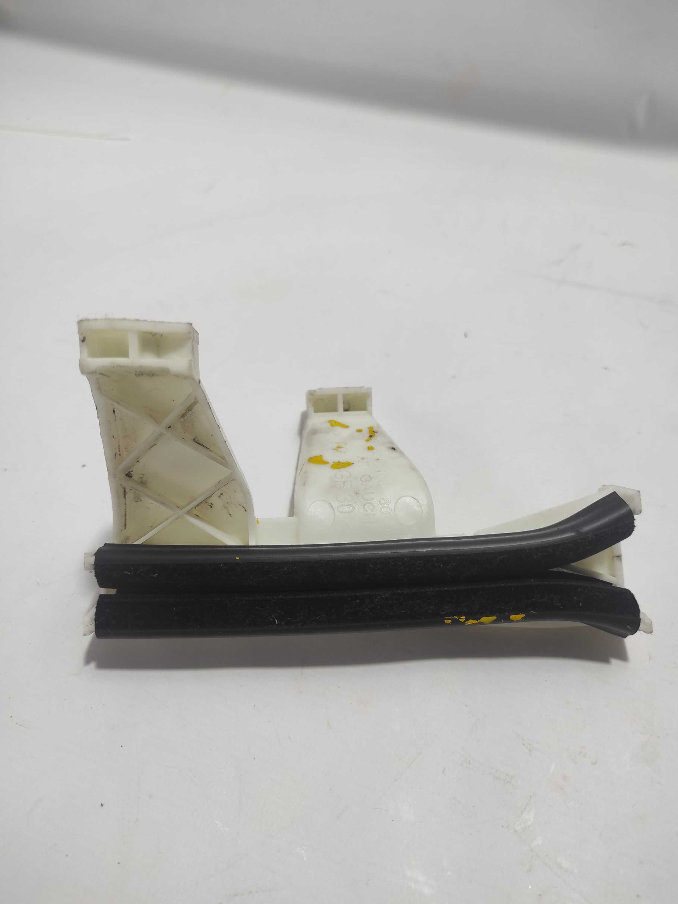 Guia Do Vidro Traseiro Esquerdo Citroen C3 Glx 9653410680 1