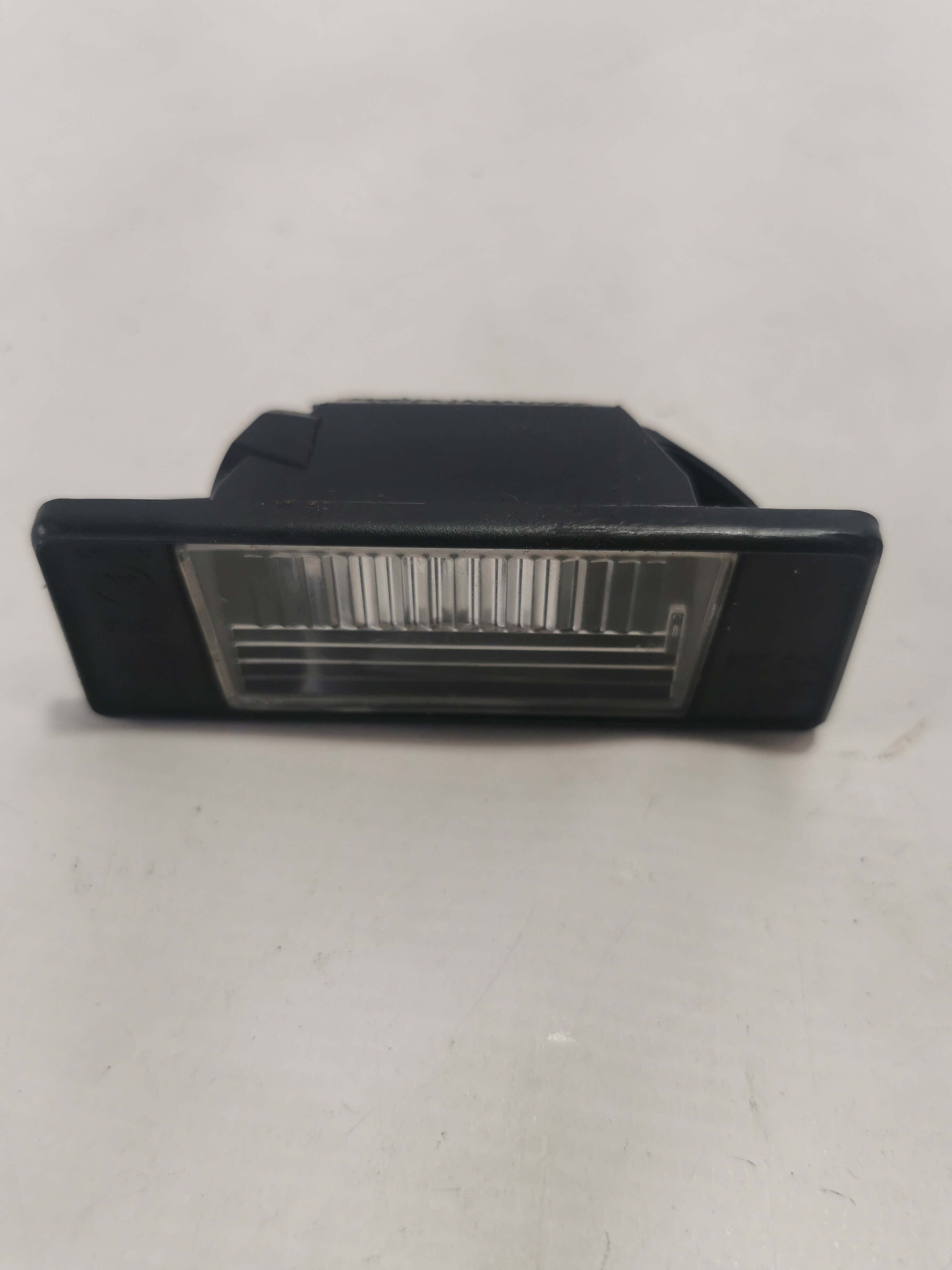 Luz De Placa Nissan Versa 2019/2020 265108990a 3
