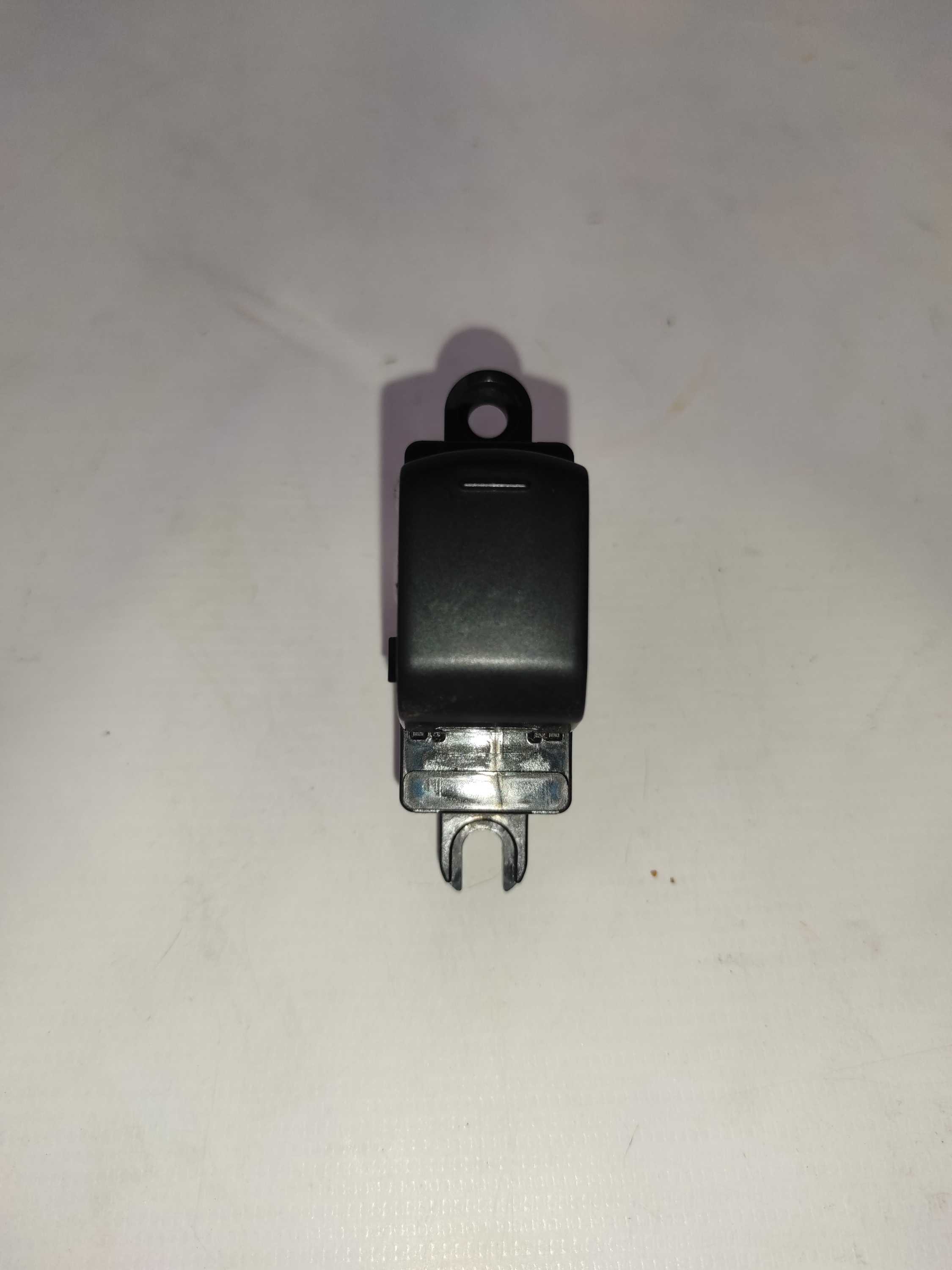 Botão Do Vidro Dianteiro Esquerdo Nissan Versa 2019
