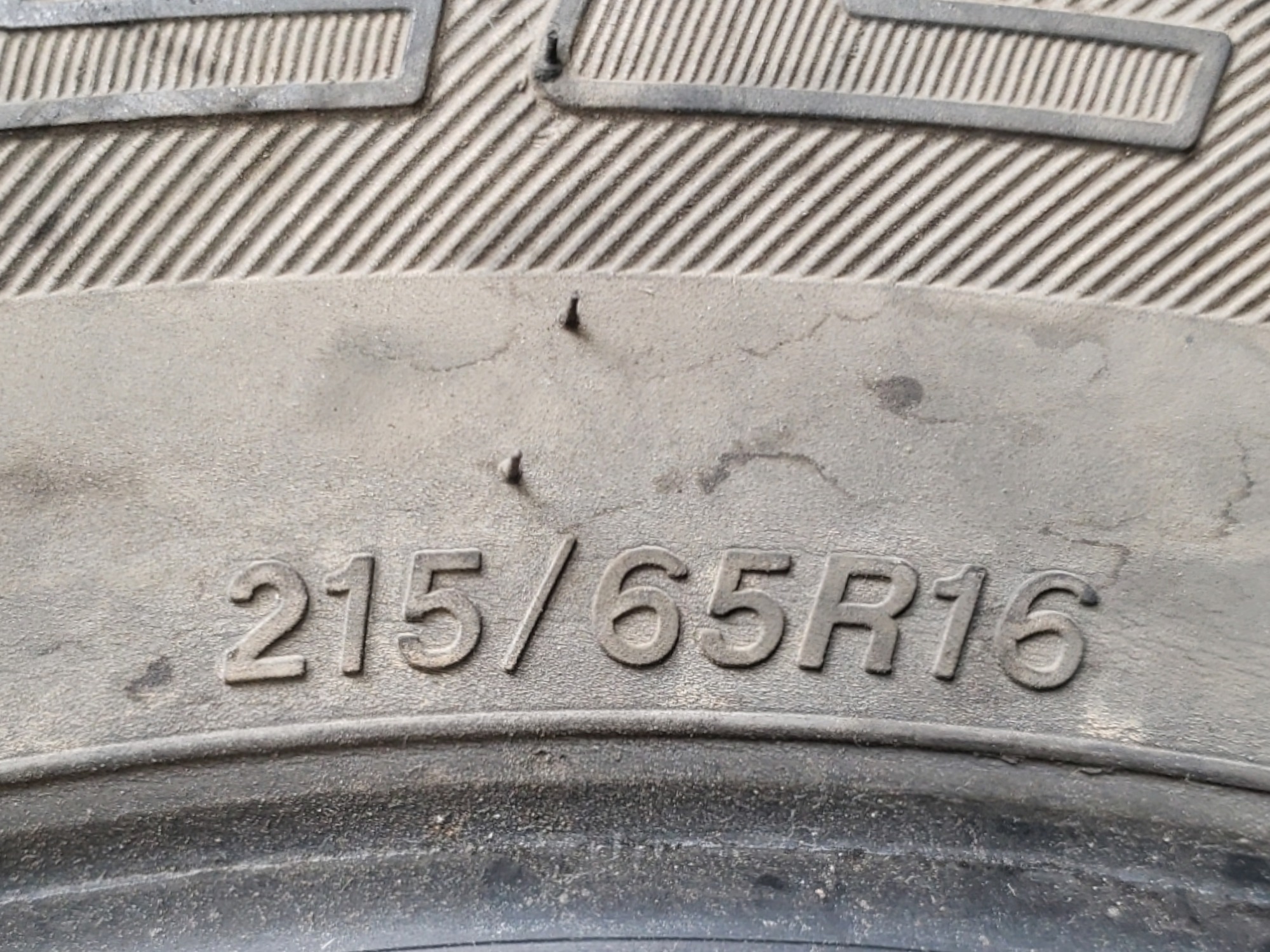Pneu Usado 215 65 R16 Bridgestone  A1 5