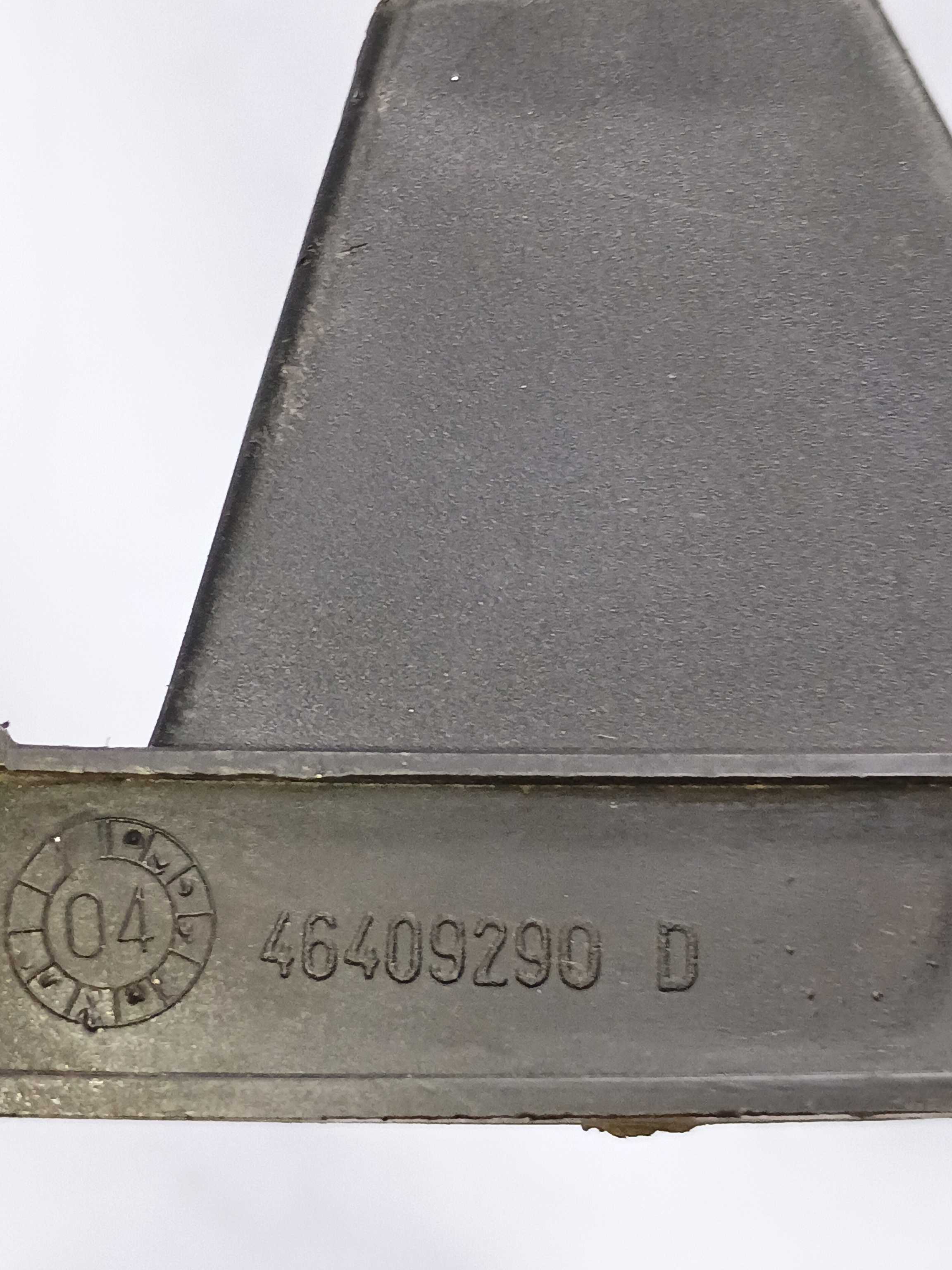 Guia Vidro Dianteiro Direito Fiat Strada 2001 Com Detalhes  Preto 4