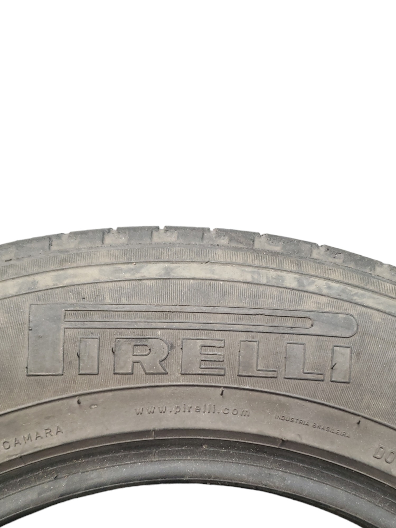 Pneu Usado 215 65 R16 Pirelli A1 4