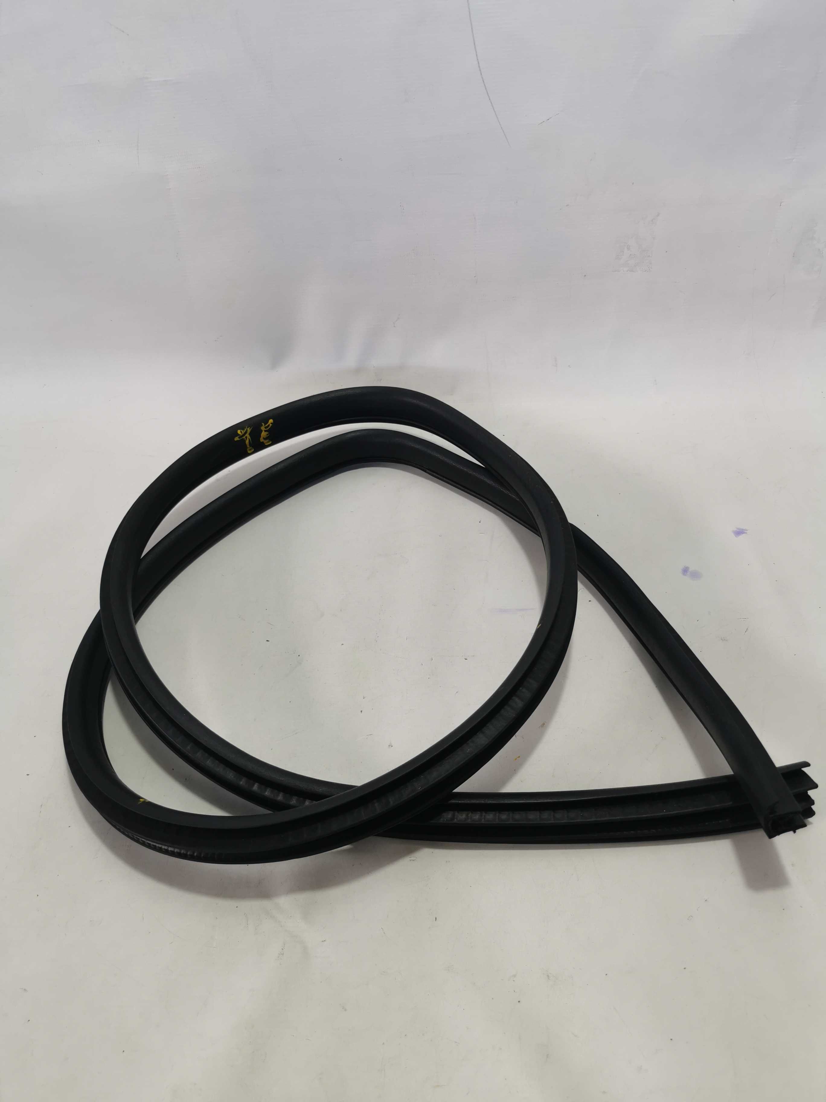 Borracha Do Vidro Traseiro Esquerdo Nissan Versa 2019 2