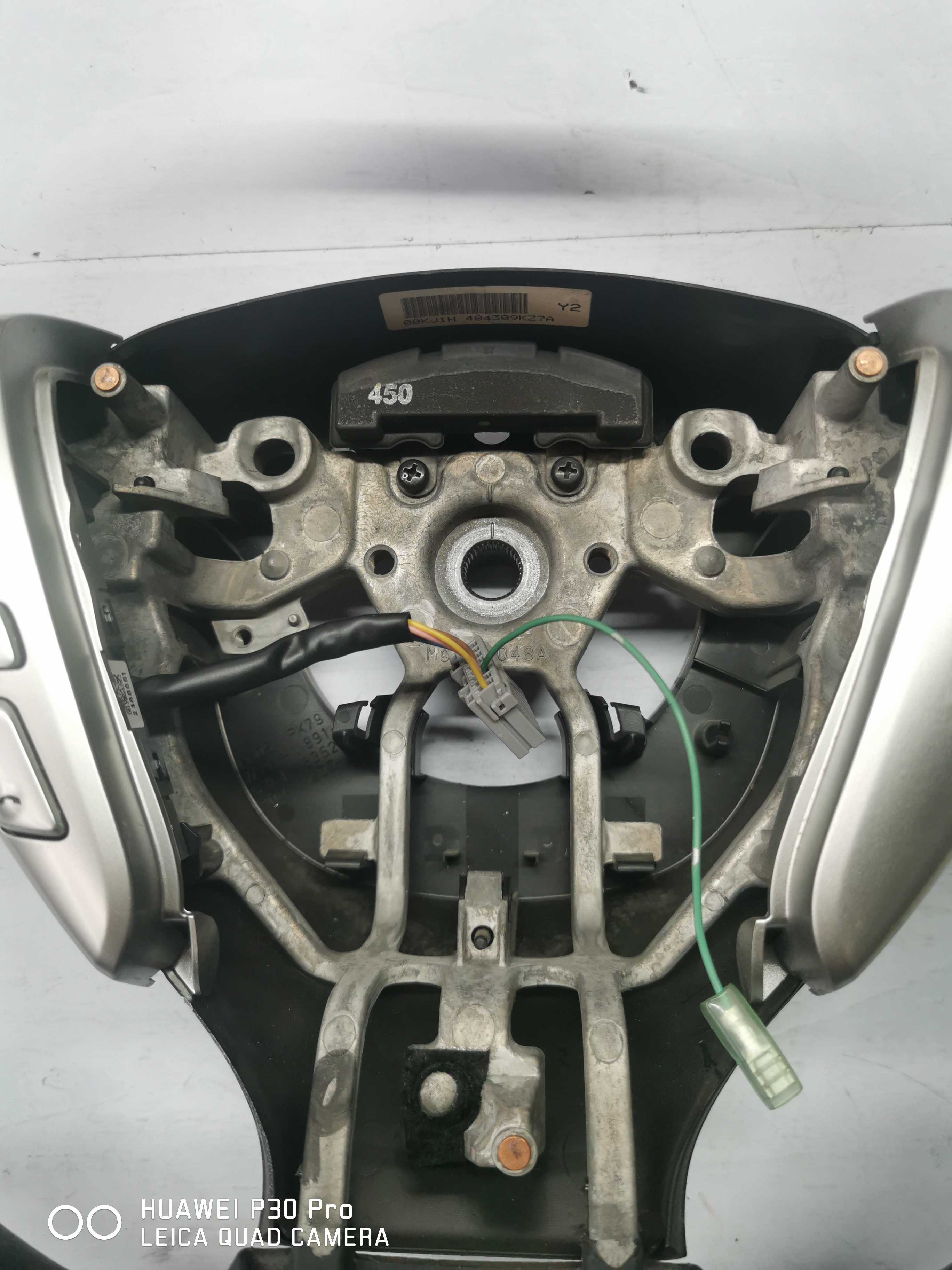 Volante Com Comando Nissan Versa Preto E Prata 4