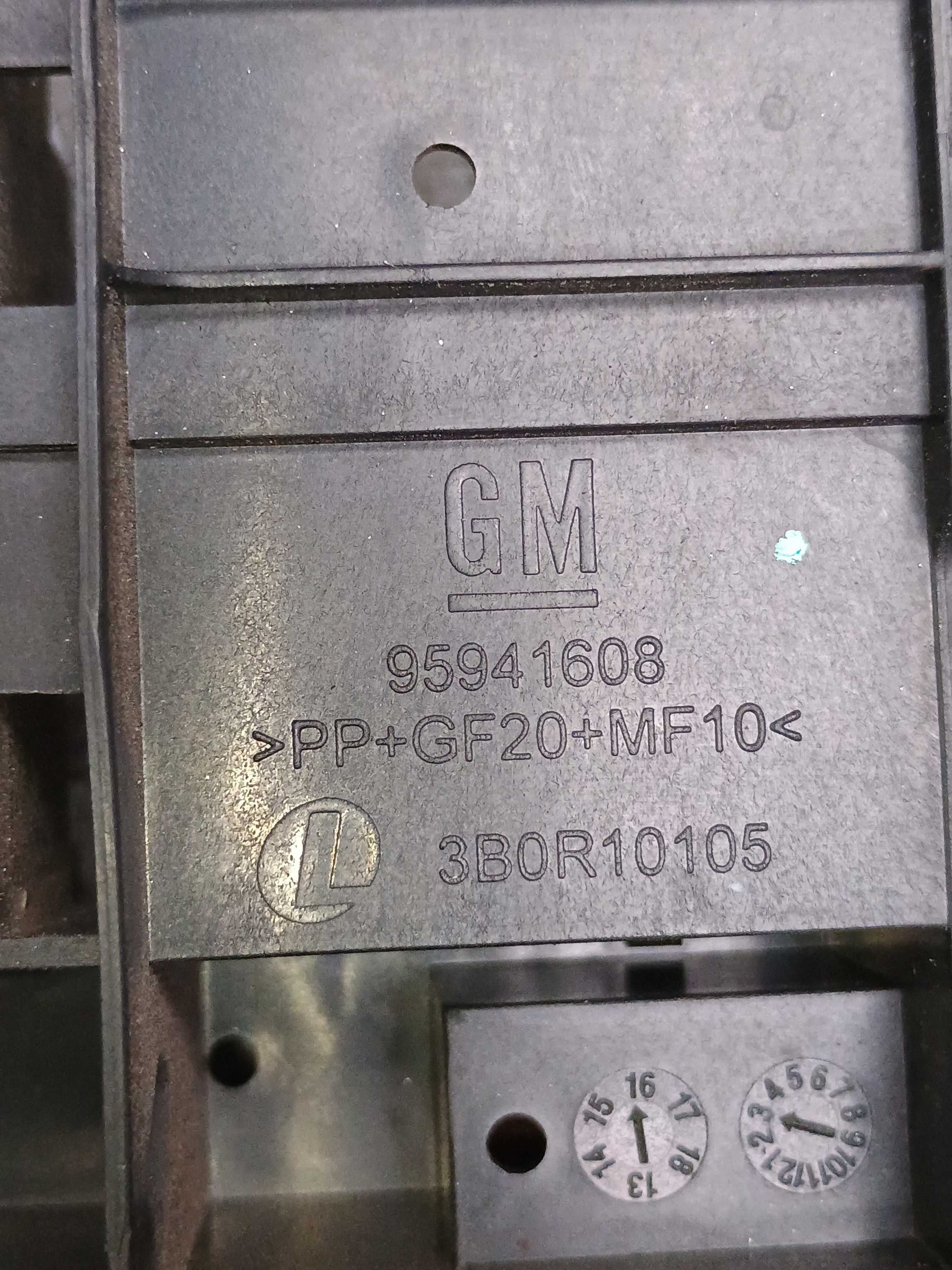 Carcaça Caixa Fusíveis Gm Onix 2019 95941608 4