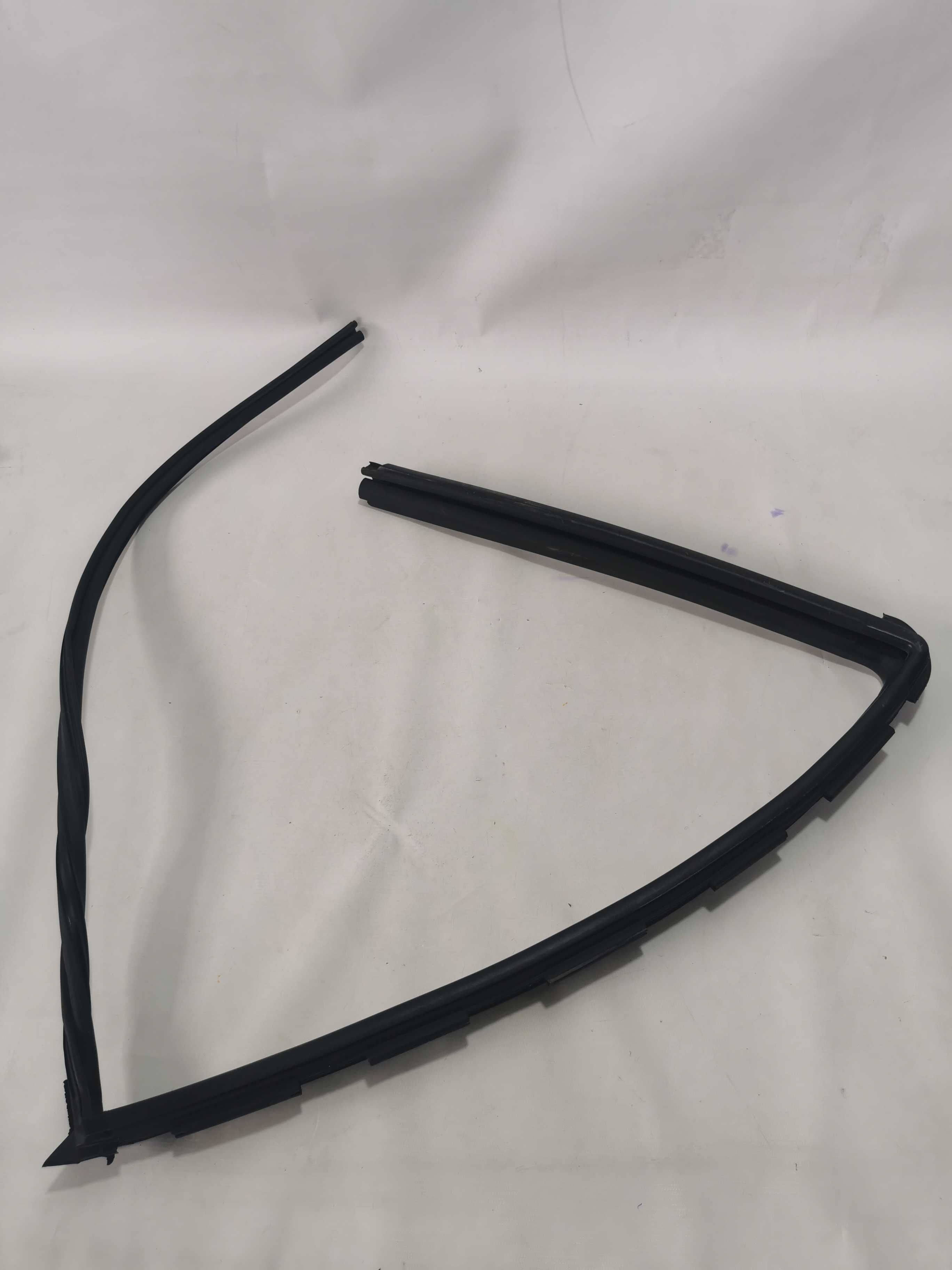 Borracha Do Vidro Traseiro Esquerdo Nissan Versa 2019 1