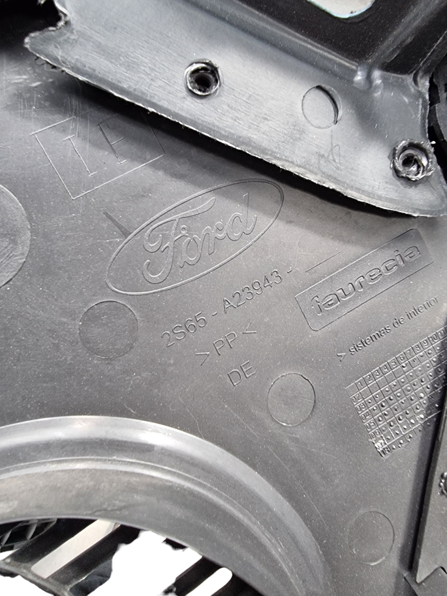 Forro Porta Dianteira Esq Ford Fiesta Se 2014 2s65a23943 Plástico 3