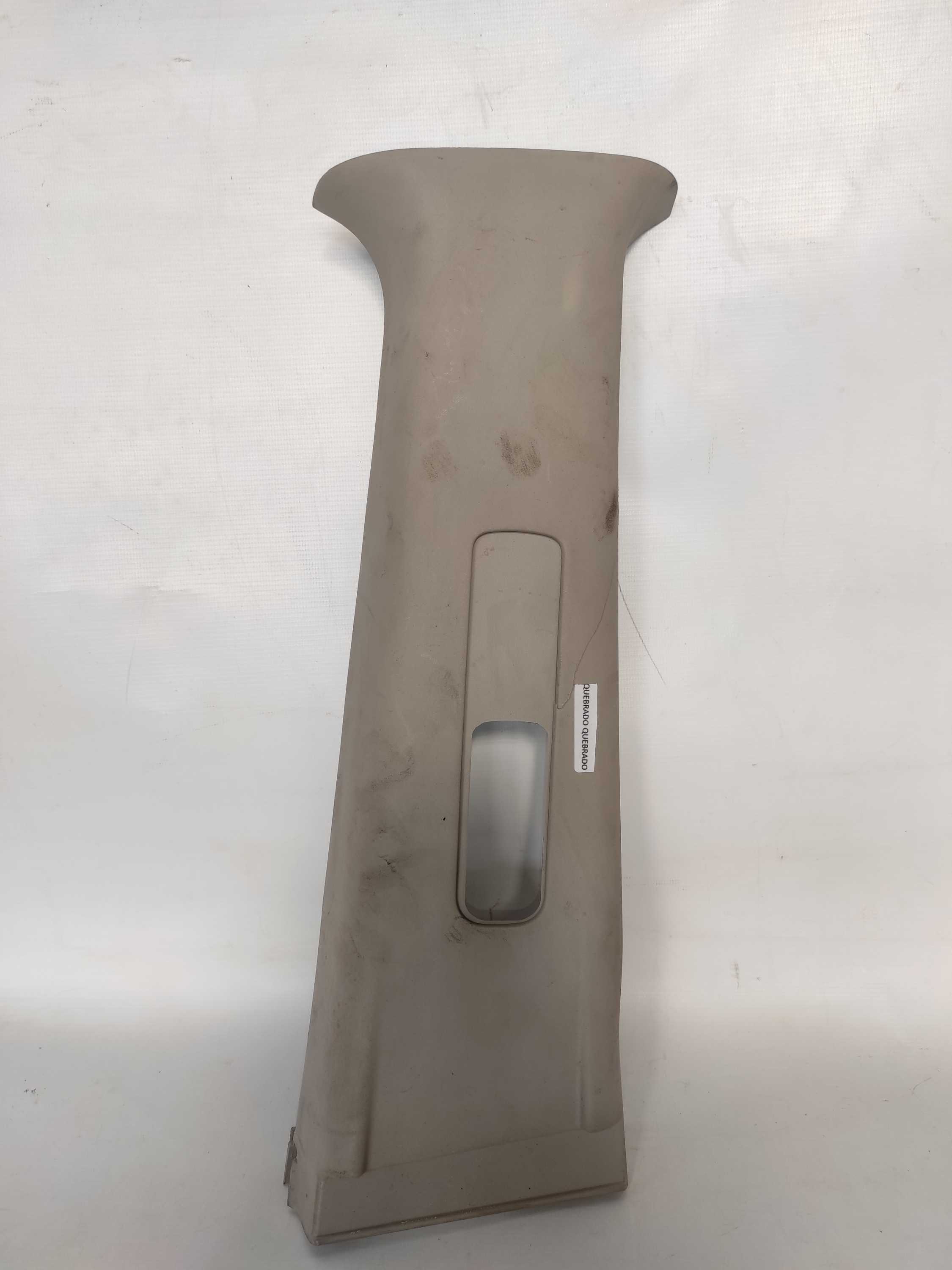 Acabamento Coluna Lateral Direito Nissan Versa 2019 1