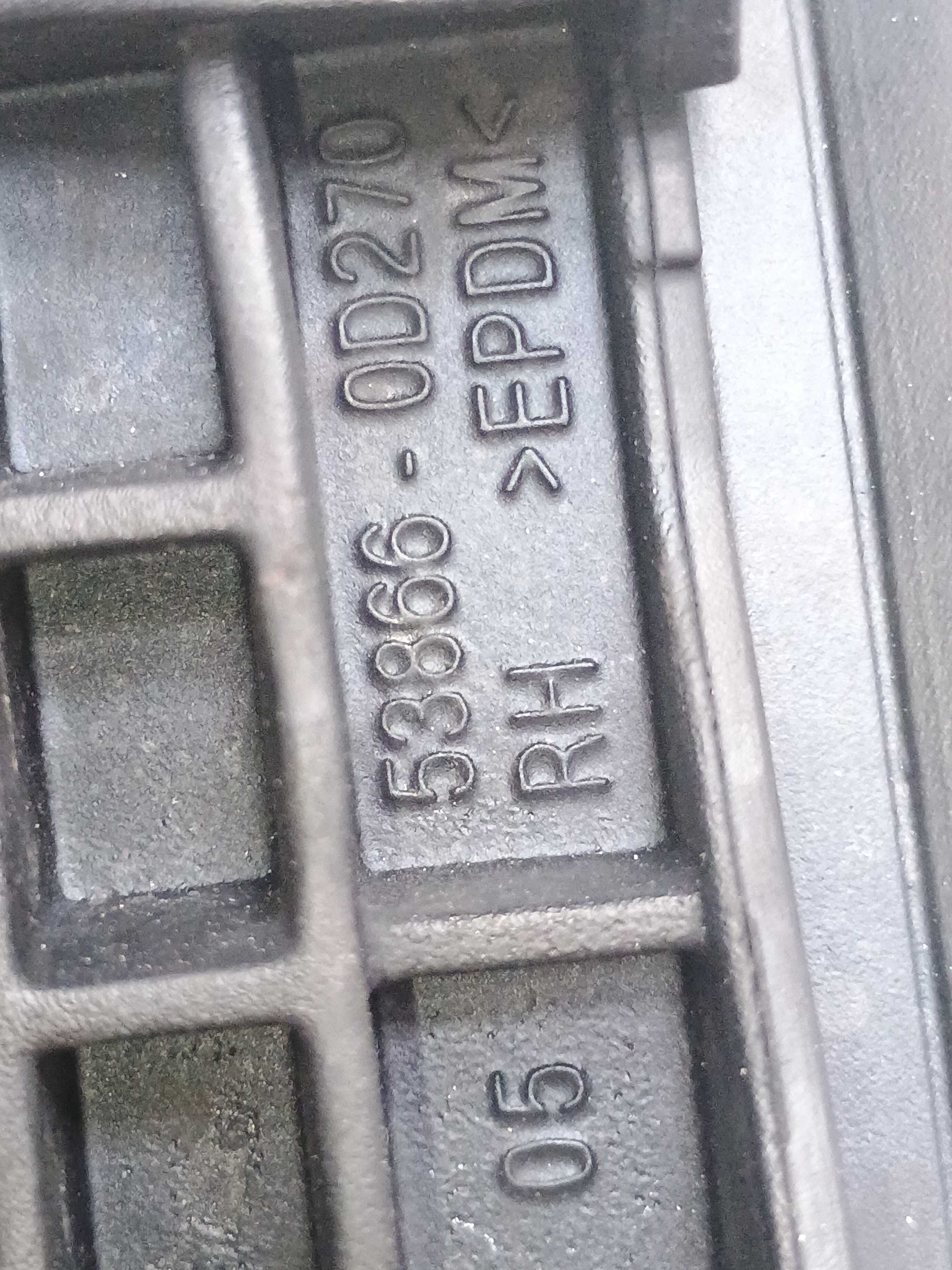 Moldura Churrasqueira Direita Toyota Yaris Sedan 1.5 2020 4