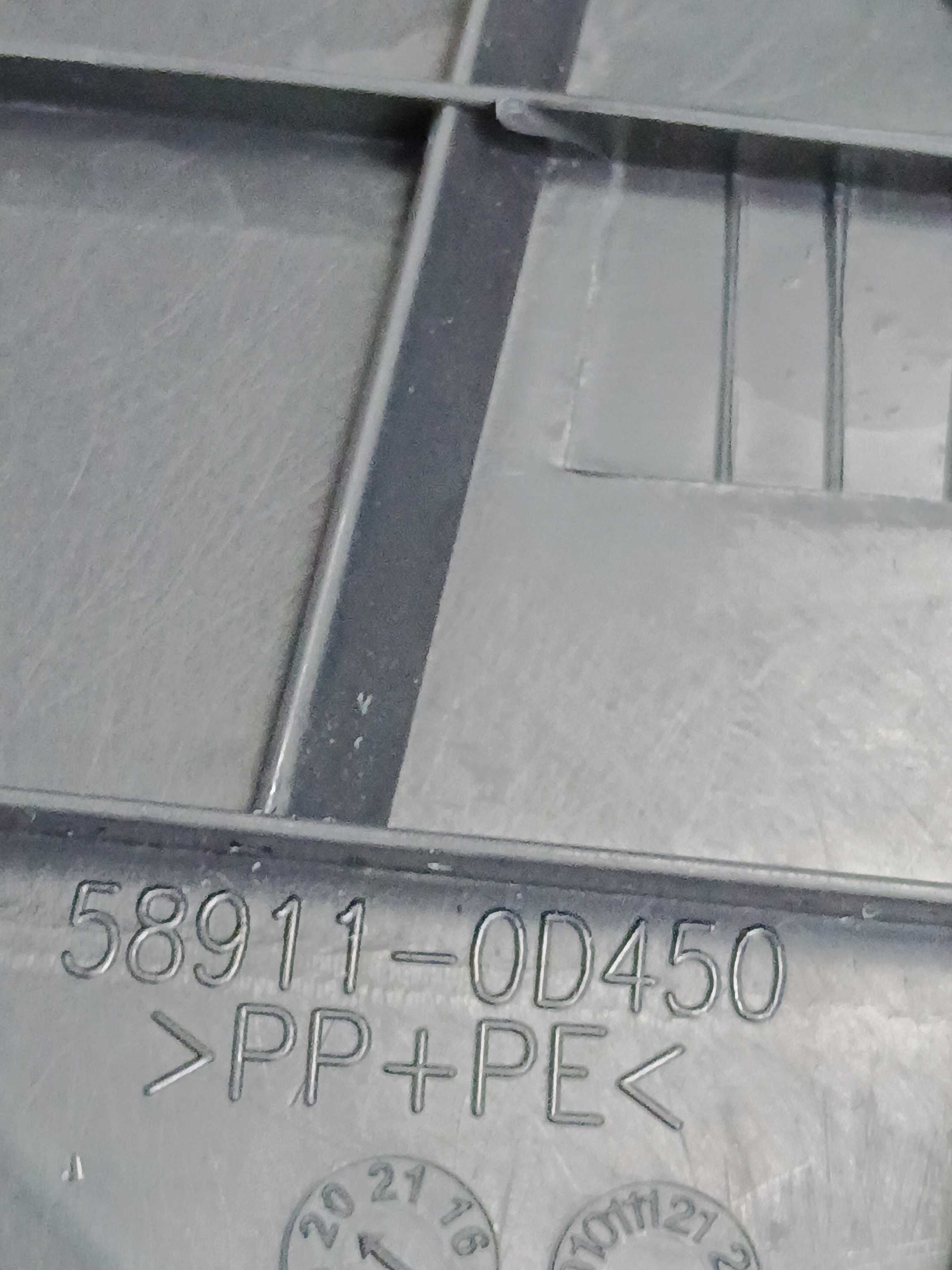 Acabamento Esquerdo Console Central Toyota Yaris Sedan 2020 3