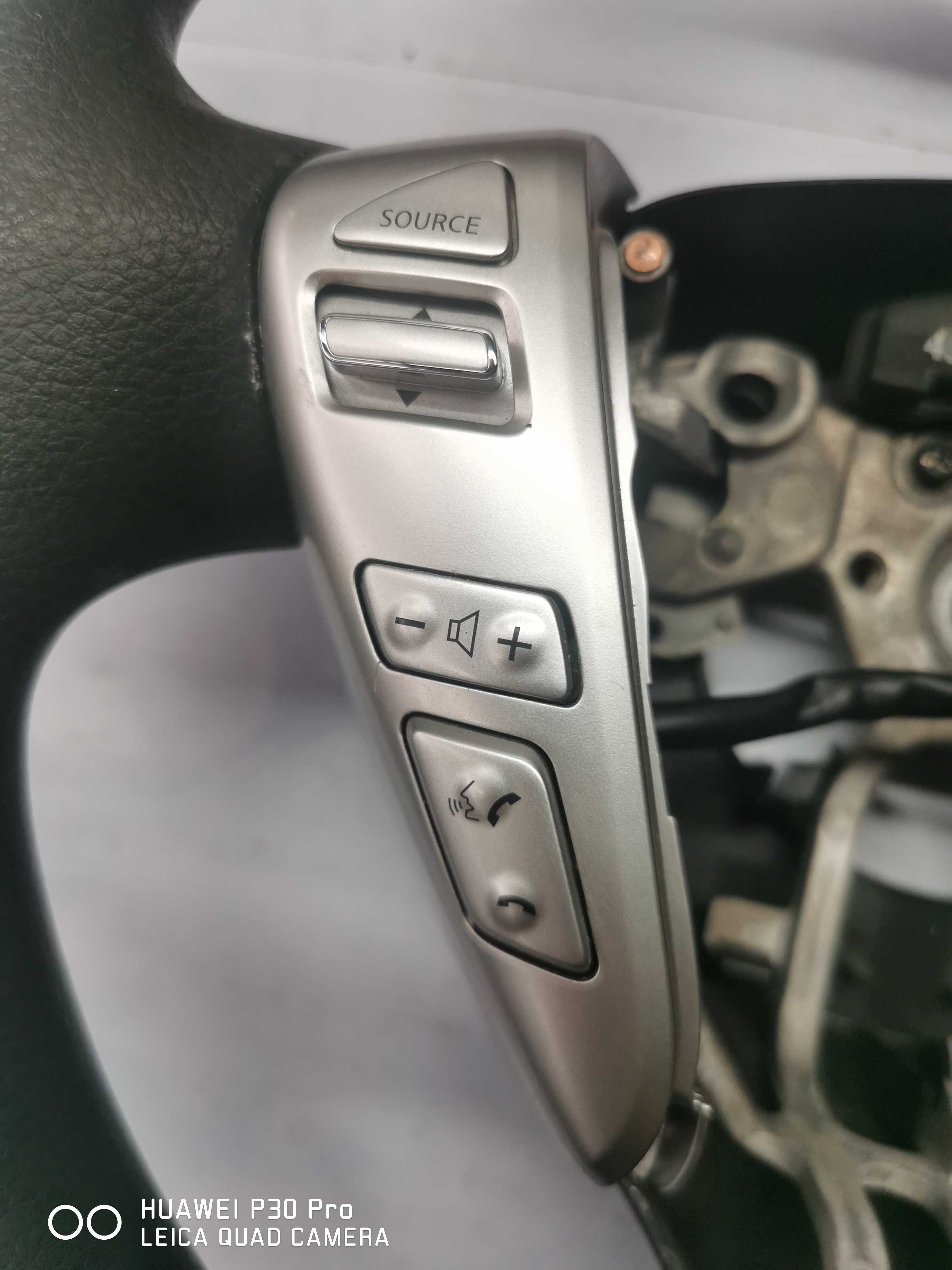 Volante Com Comando Nissan Versa Preto E Prata 2