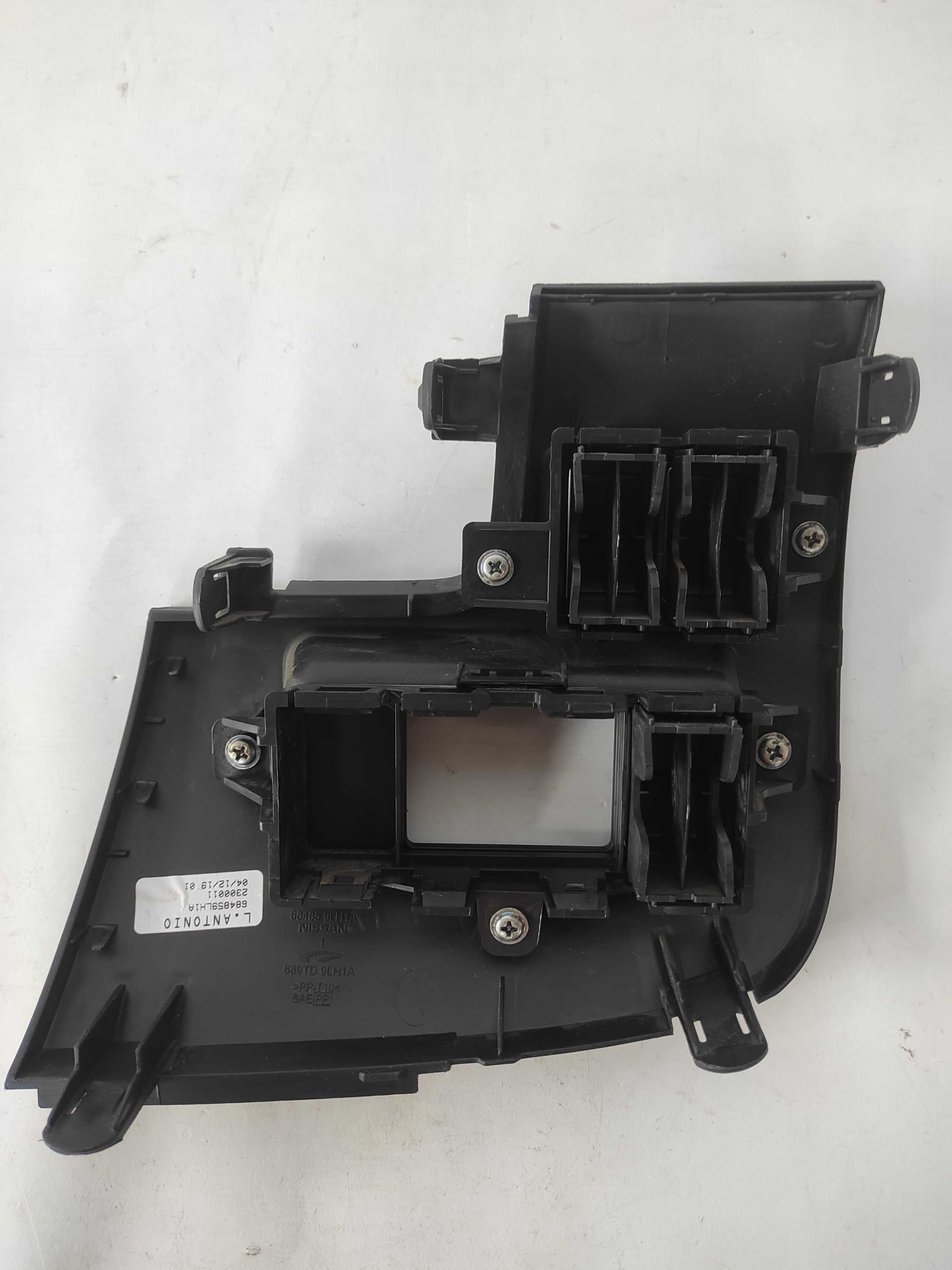 Moldura Esquerda Do Painel Nissan Versa 2019 684859lh1a 2