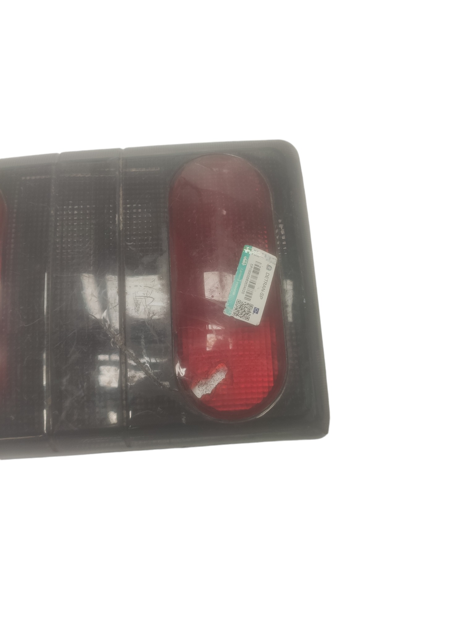 Lanterna esquerda Renault Trafic 1997 com detalhe 1