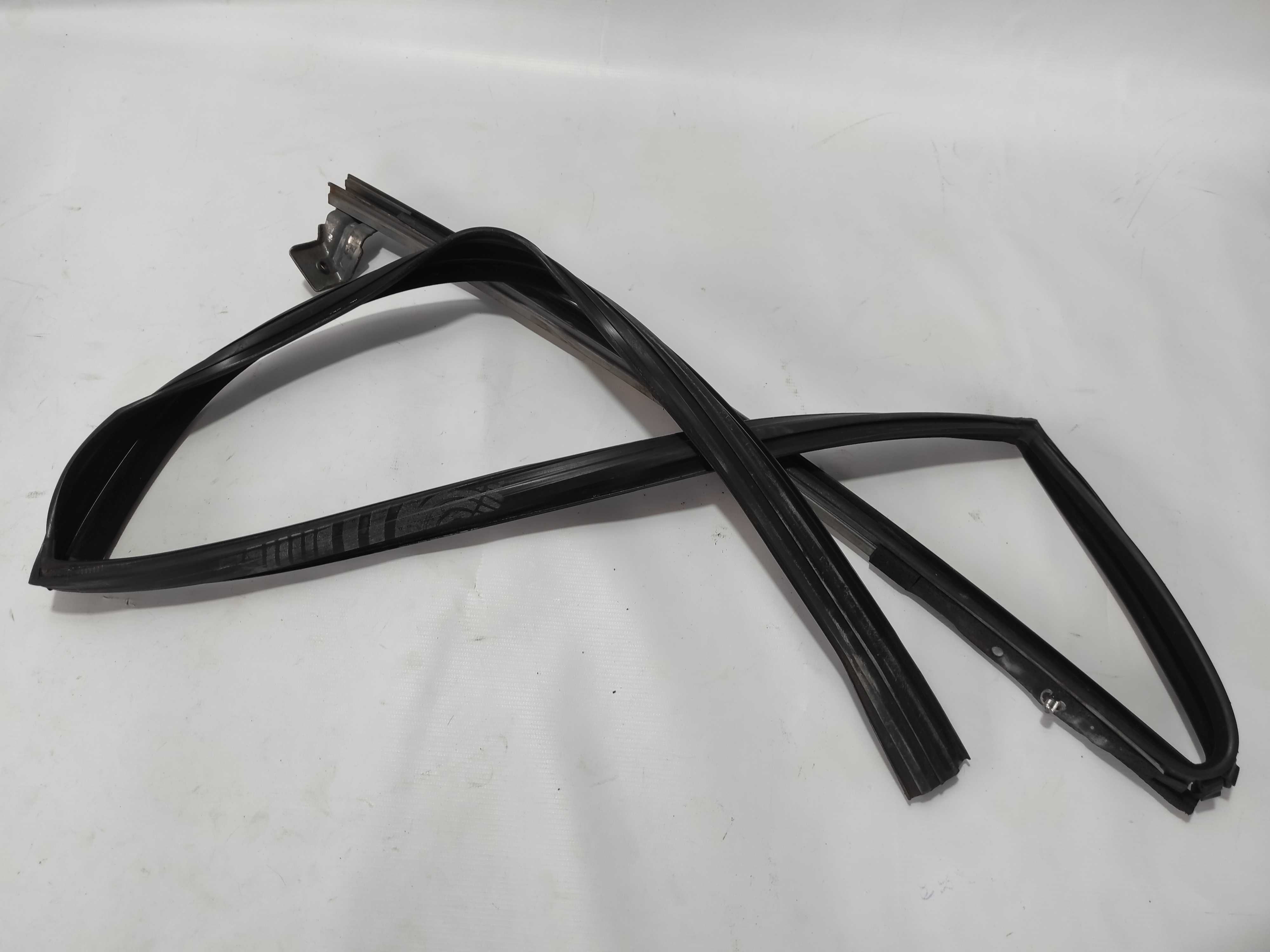 Guia Do Vidro Traseiro Direito Honda Fit Ex 2010 1