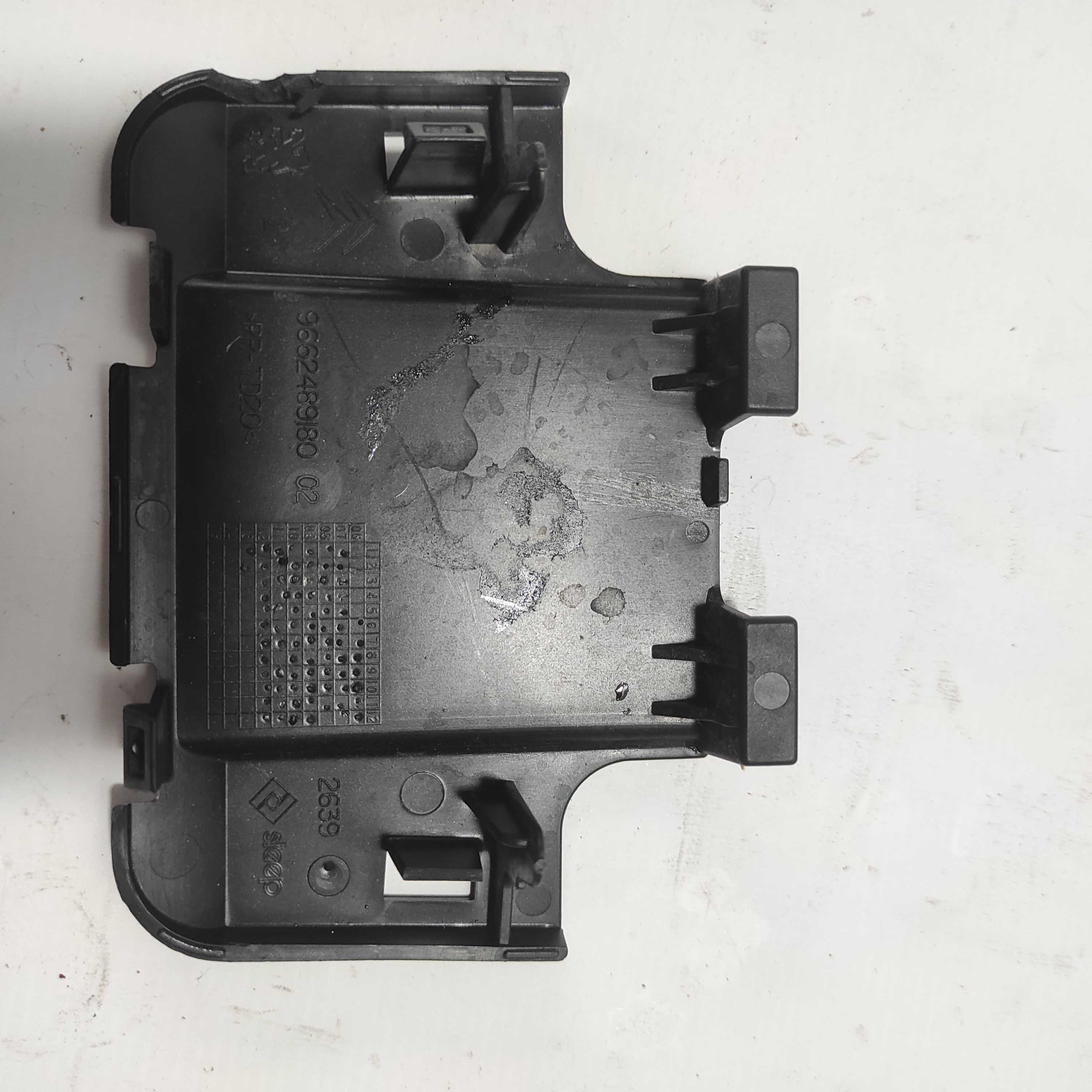 Acabamento Tampa Inferior Citroen C3 Picasso 9662489180 2